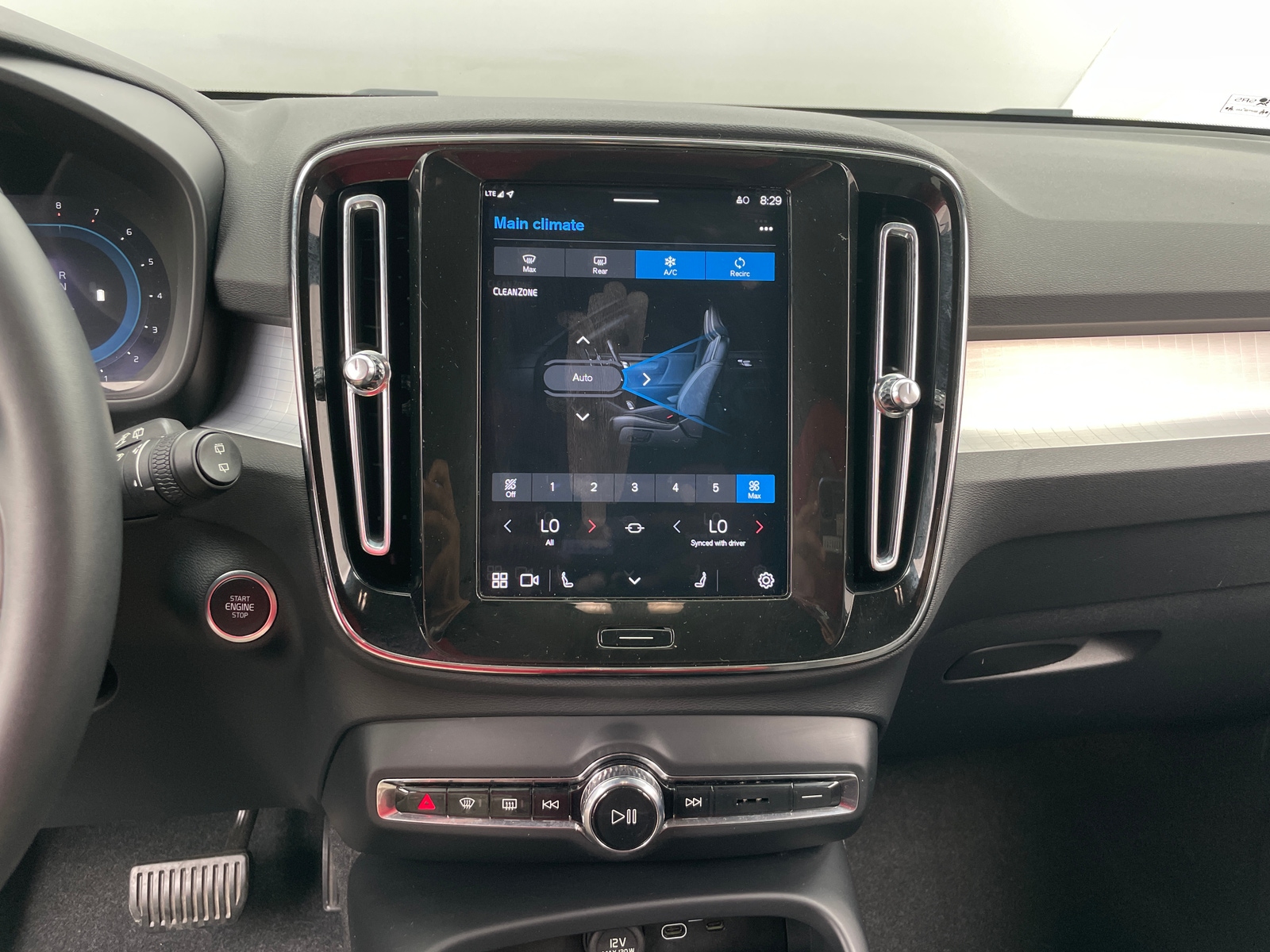 Thumbnail: 2024 Volvo XC40 - 4