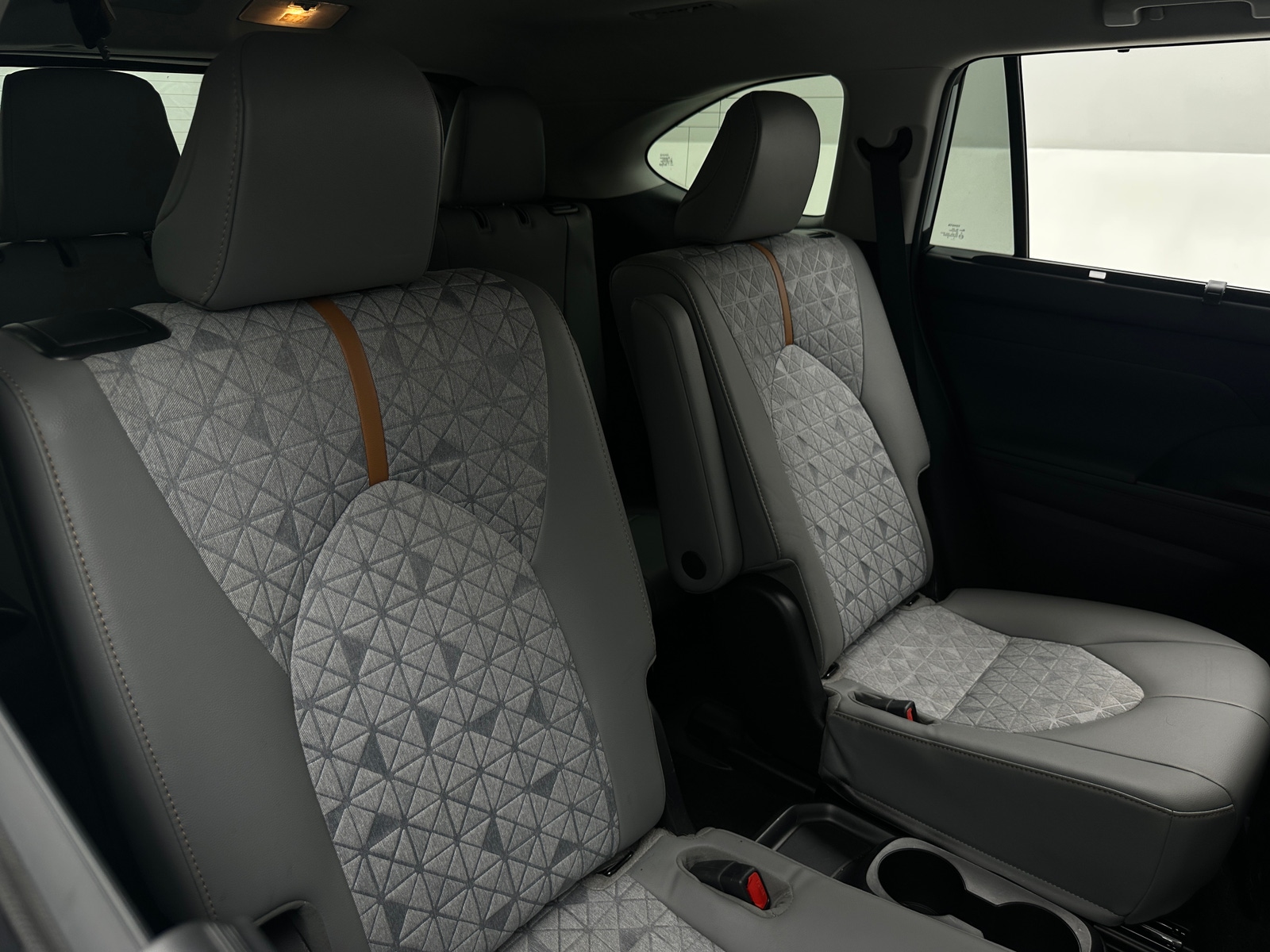 Thumbnail: 2022 Toyota Highlander - 6