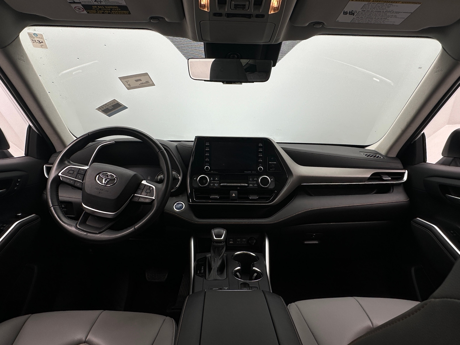 Thumbnail: 2022 Toyota Highlander - 3