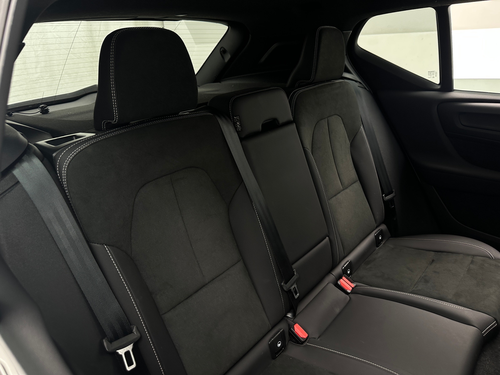 Thumbnail: 2023 Volvo XC40 - 6