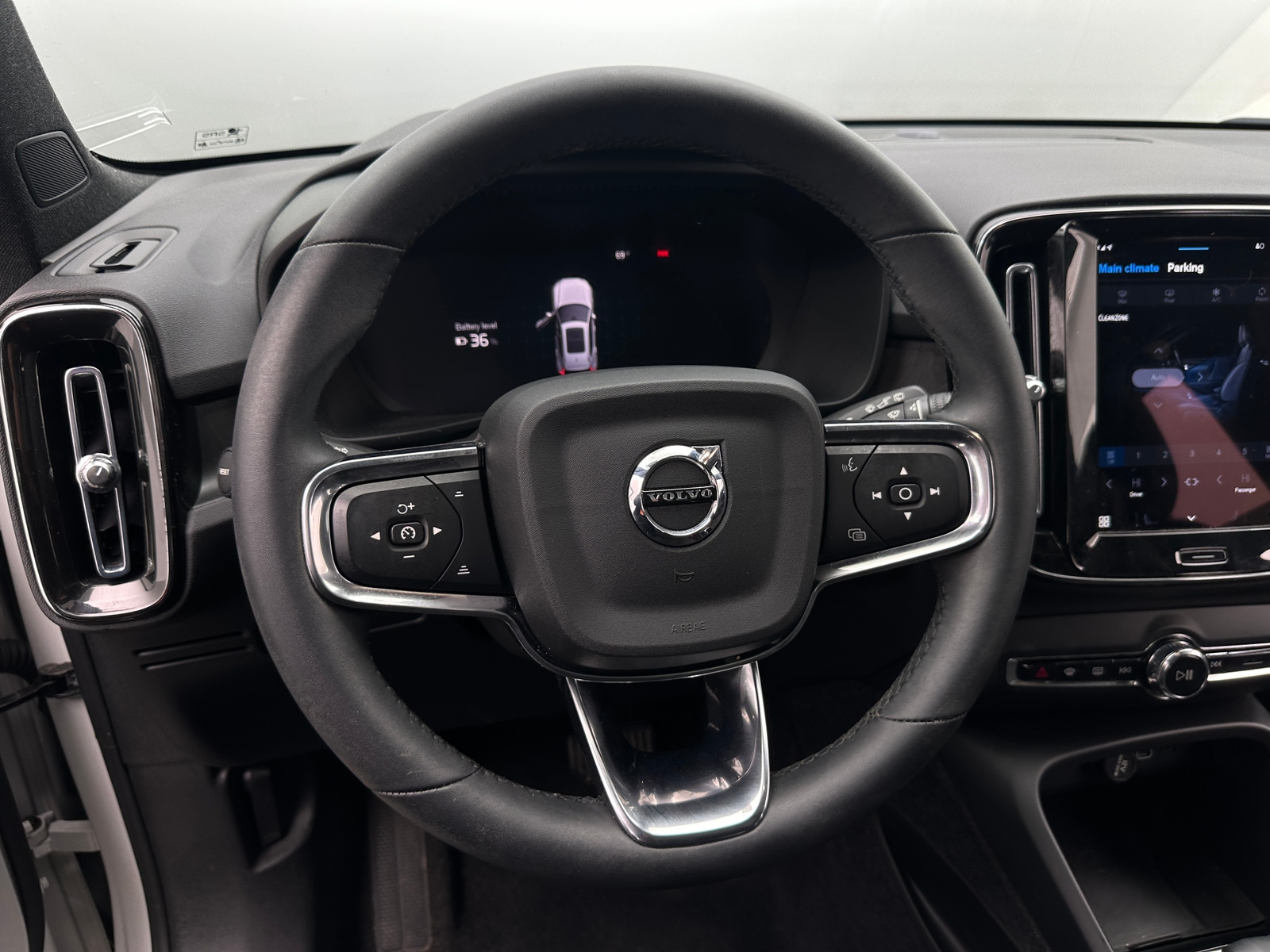Thumbnail: 2023 Volvo XC40 - 5