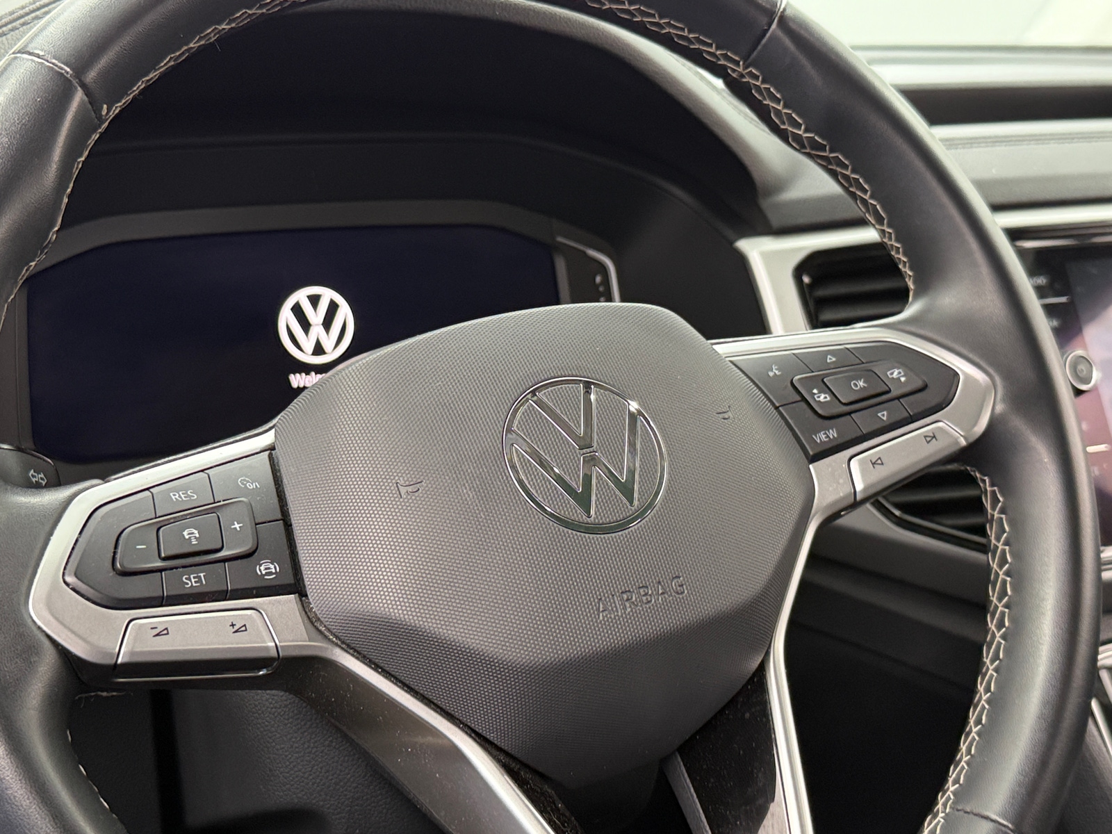 Thumbnail: 2022 Volkswagen Atlas - 4