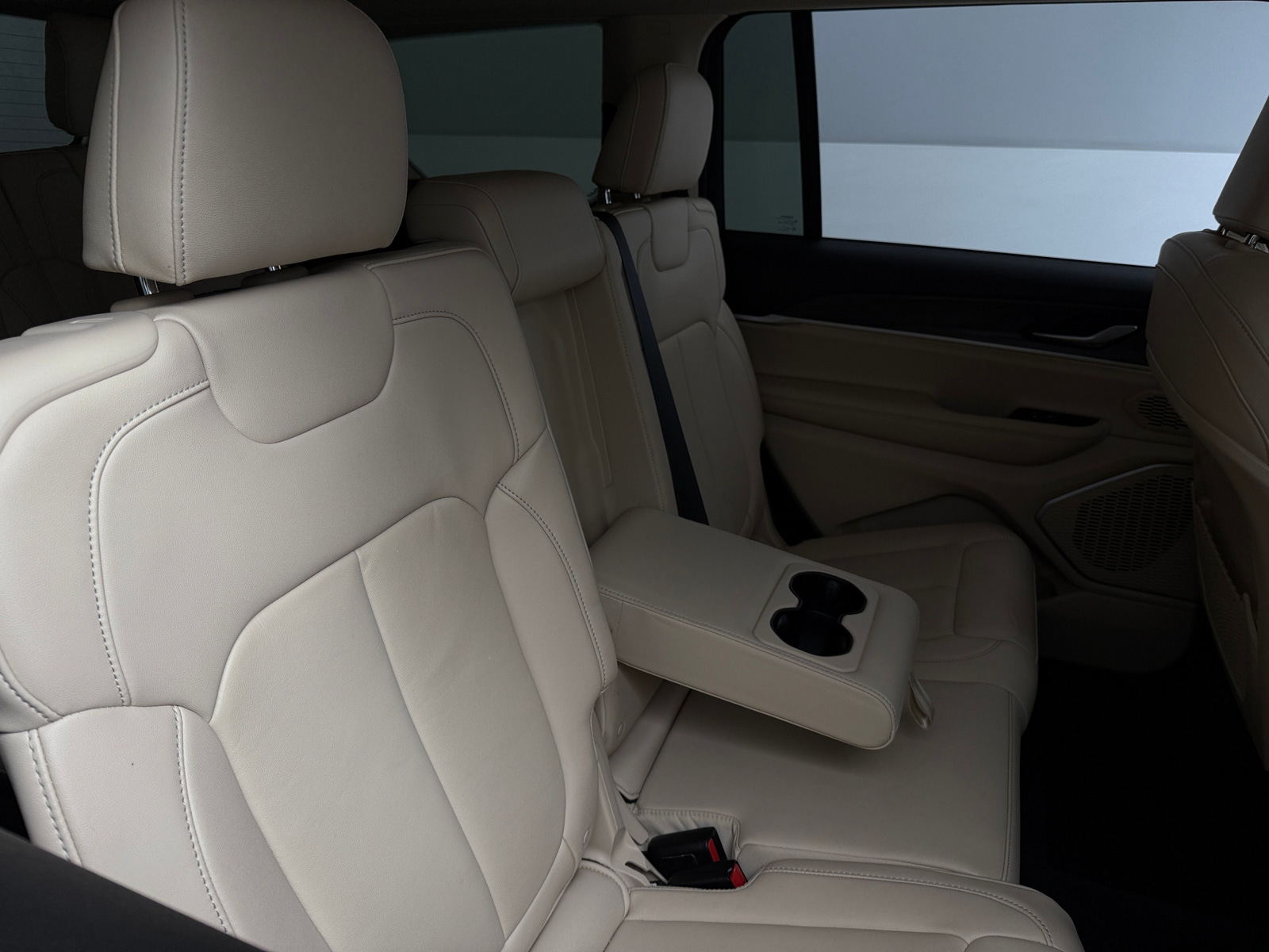 Thumbnail: 2022 Jeep Grand Cherokee L - 5