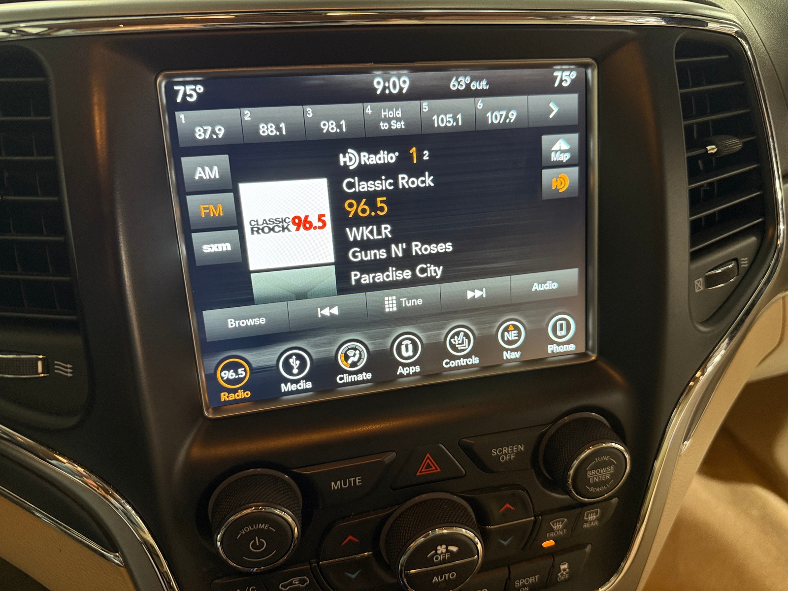 Thumbnail: 2018 Jeep Grand Cherokee - 3