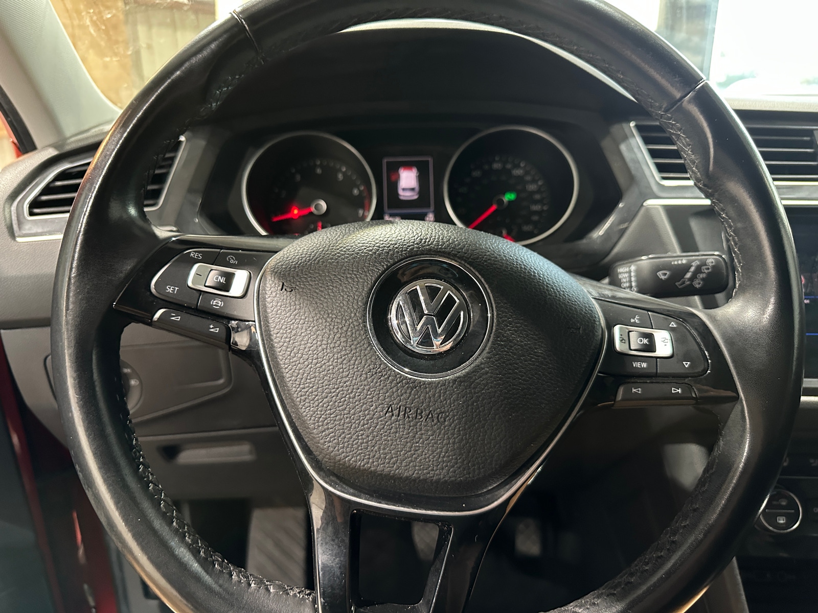 Thumbnail: 2019 Volkswagen Tiguan - 4