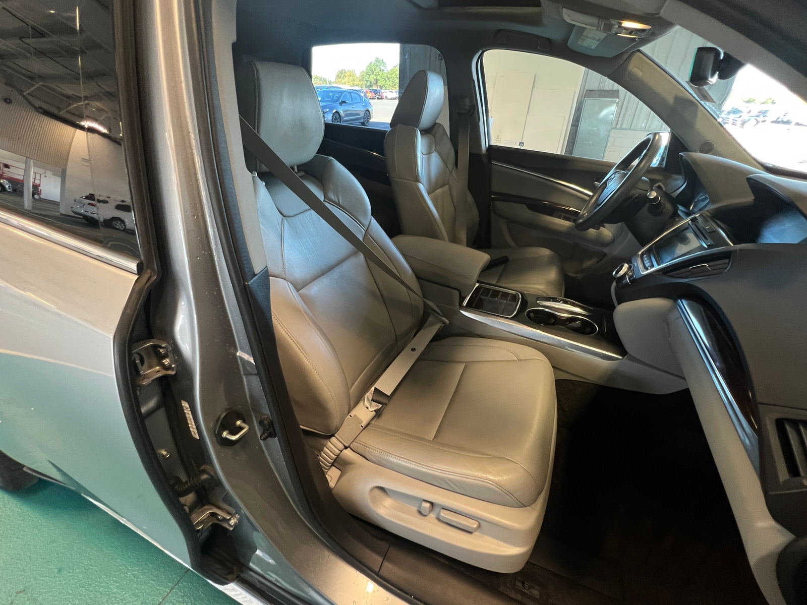 Thumbnail: 2017 Acura MDX - 2