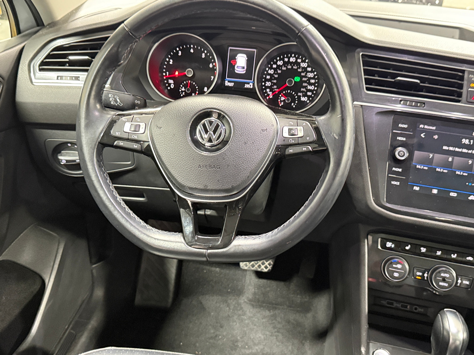 Thumbnail: 2018 Volkswagen Tiguan - 4