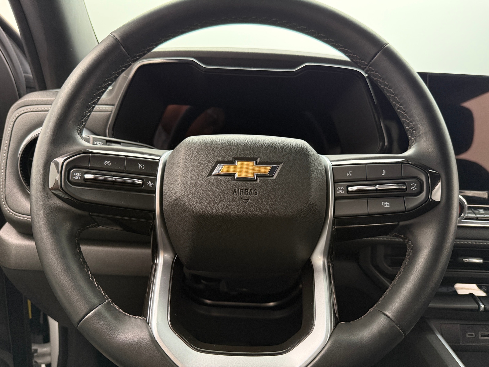 Thumbnail: 2024 Chevrolet Colorado - 5