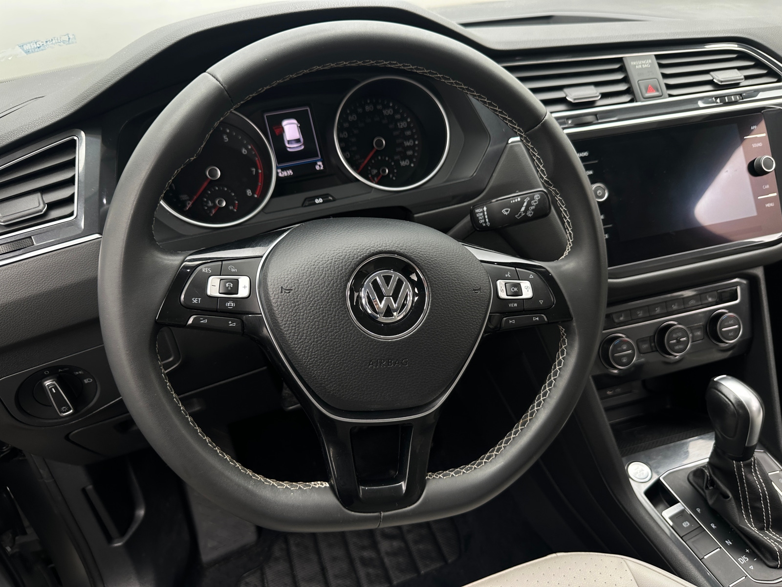 Thumbnail: 2021 Volkswagen Tiguan - 4