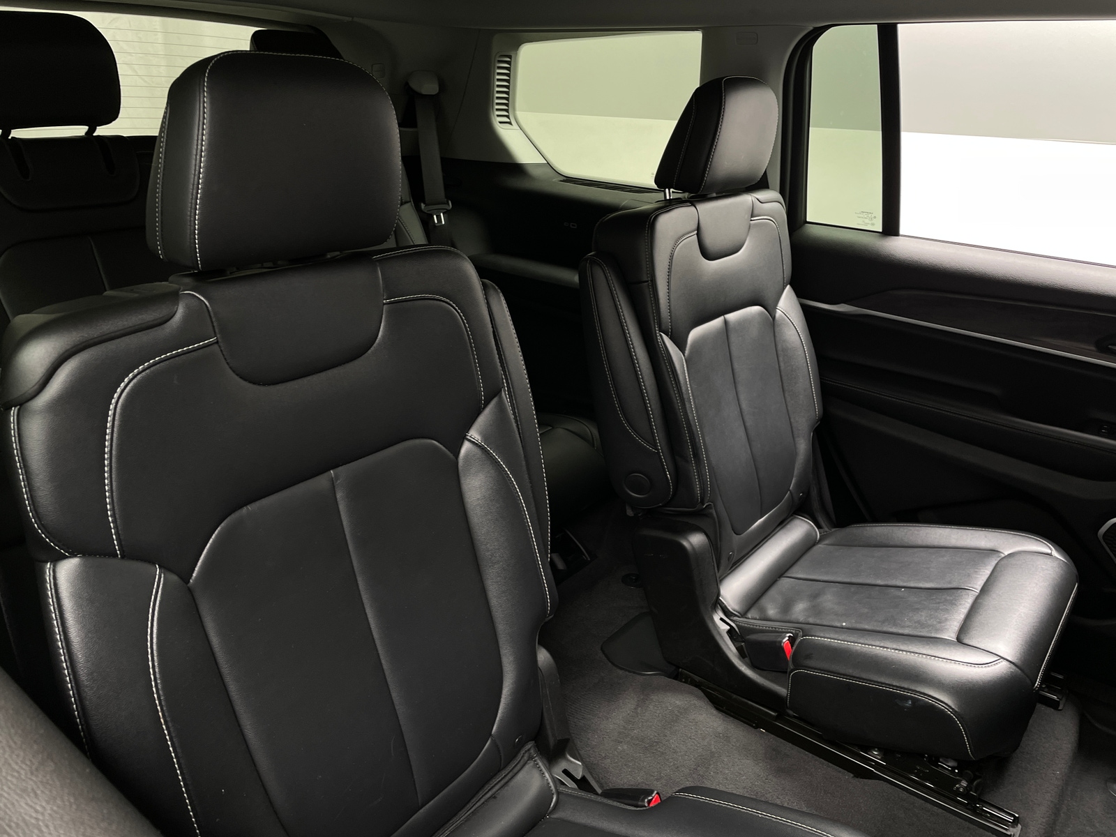 Thumbnail: 2022 Jeep Grand Cherokee L - 5
