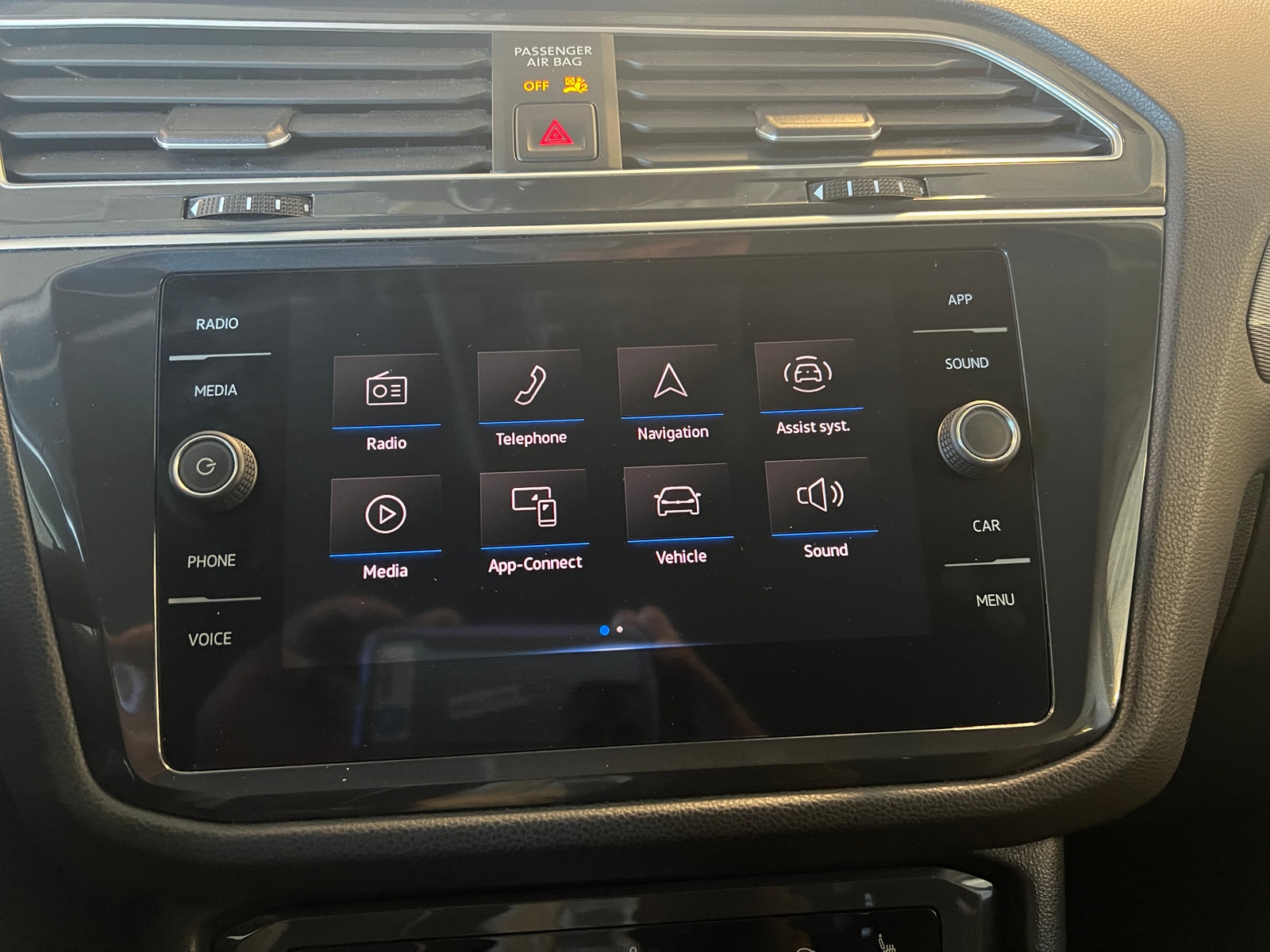 Thumbnail: 2024 Volkswagen Tiguan - 3