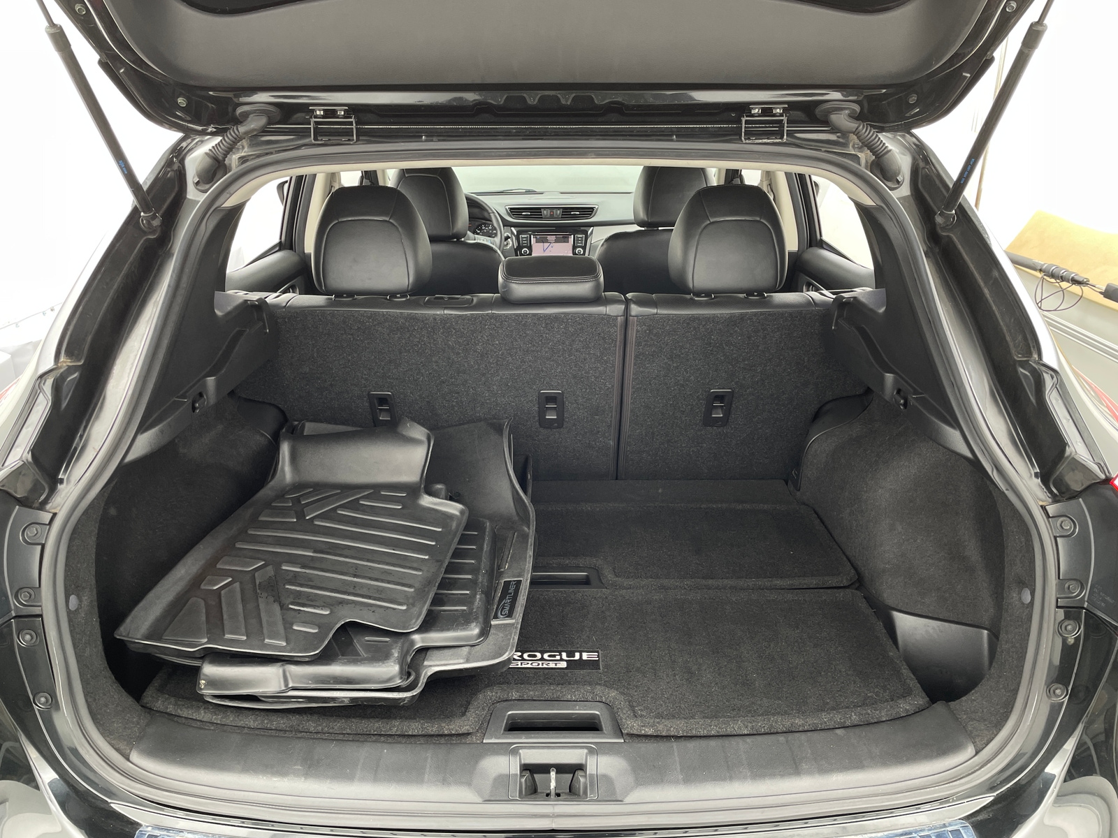 Thumbnail: 2020 Nissan Rogue Sport - 6