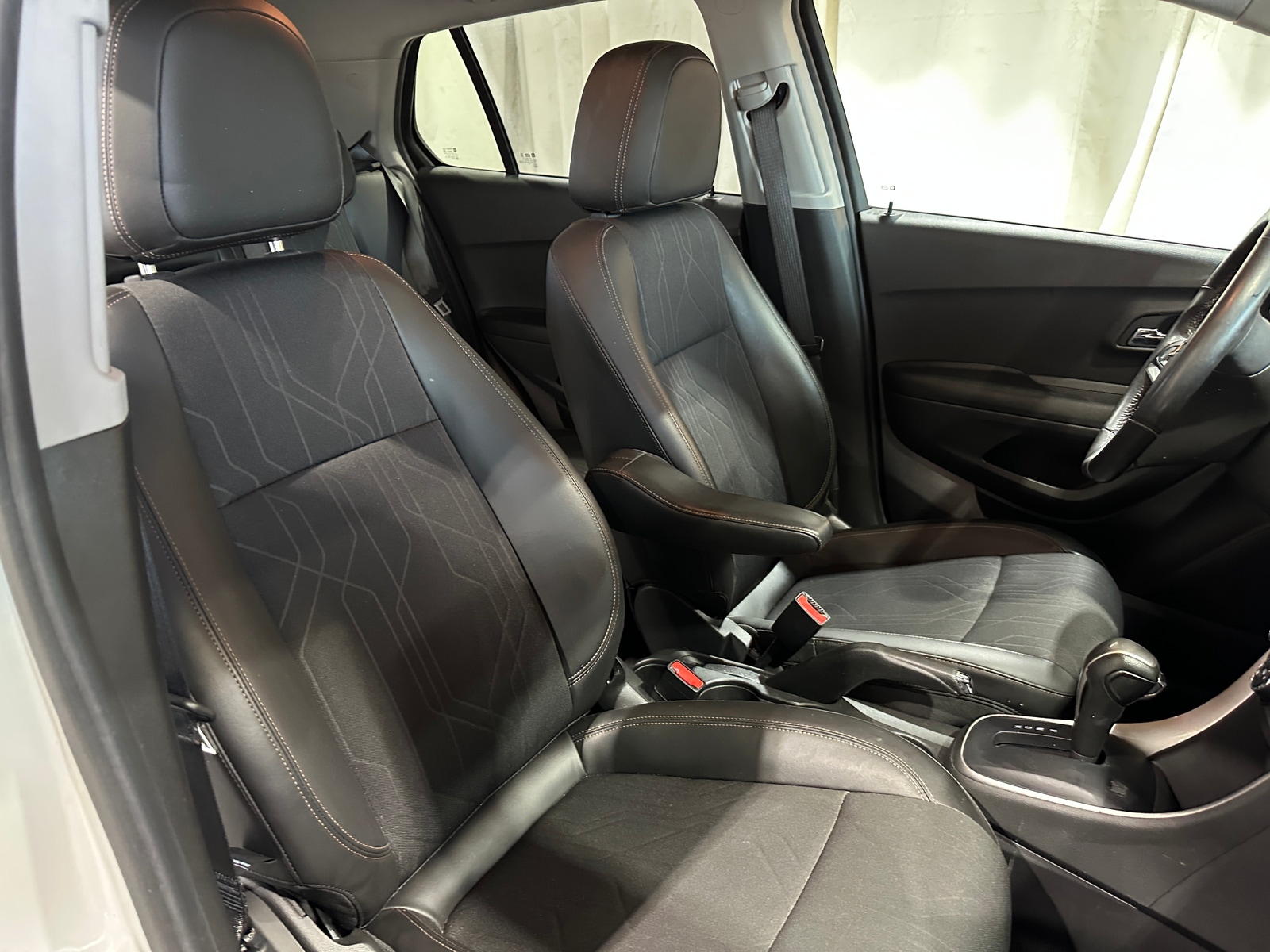 Thumbnail: 2022 Chevrolet Trax - 2