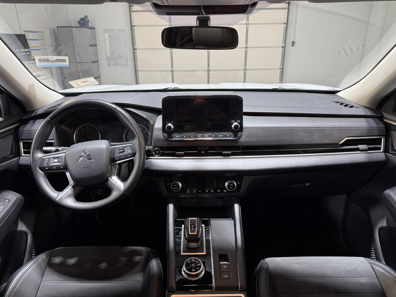 Thumbnail: 2024 Mitsubishi Outlander - 2