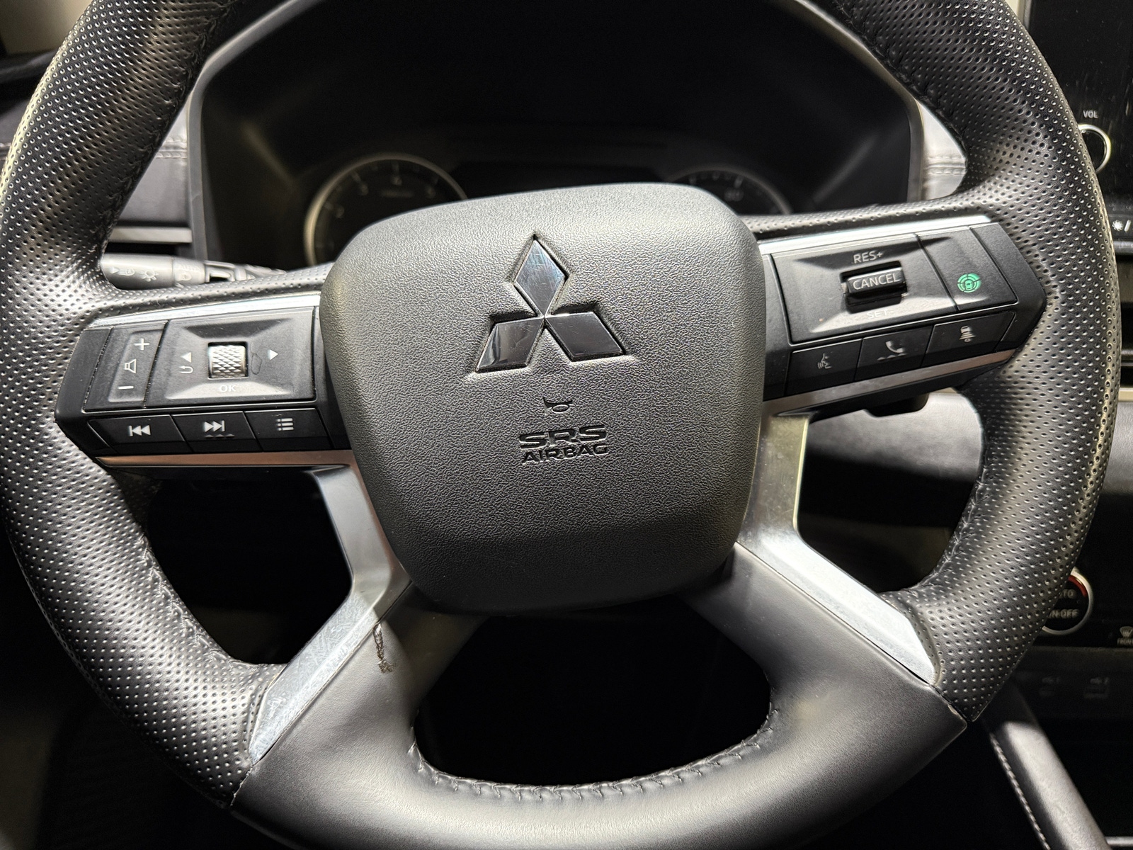 Thumbnail: 2024 Mitsubishi Outlander - 4