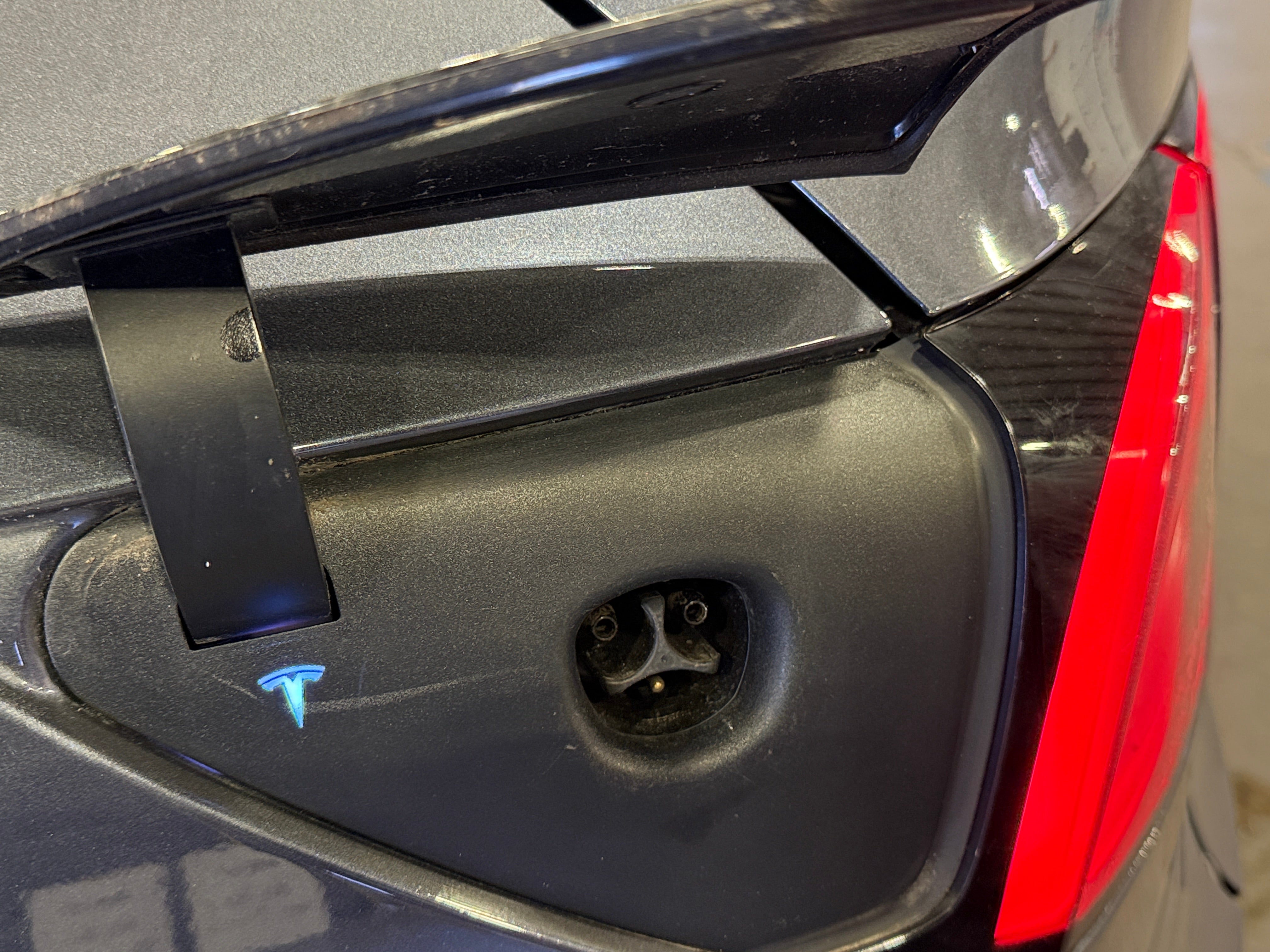 Used 2021 Tesla Model Y Long Range with VIN 5YJYGDEE2MF266539 for sale in Oak Creek, WI