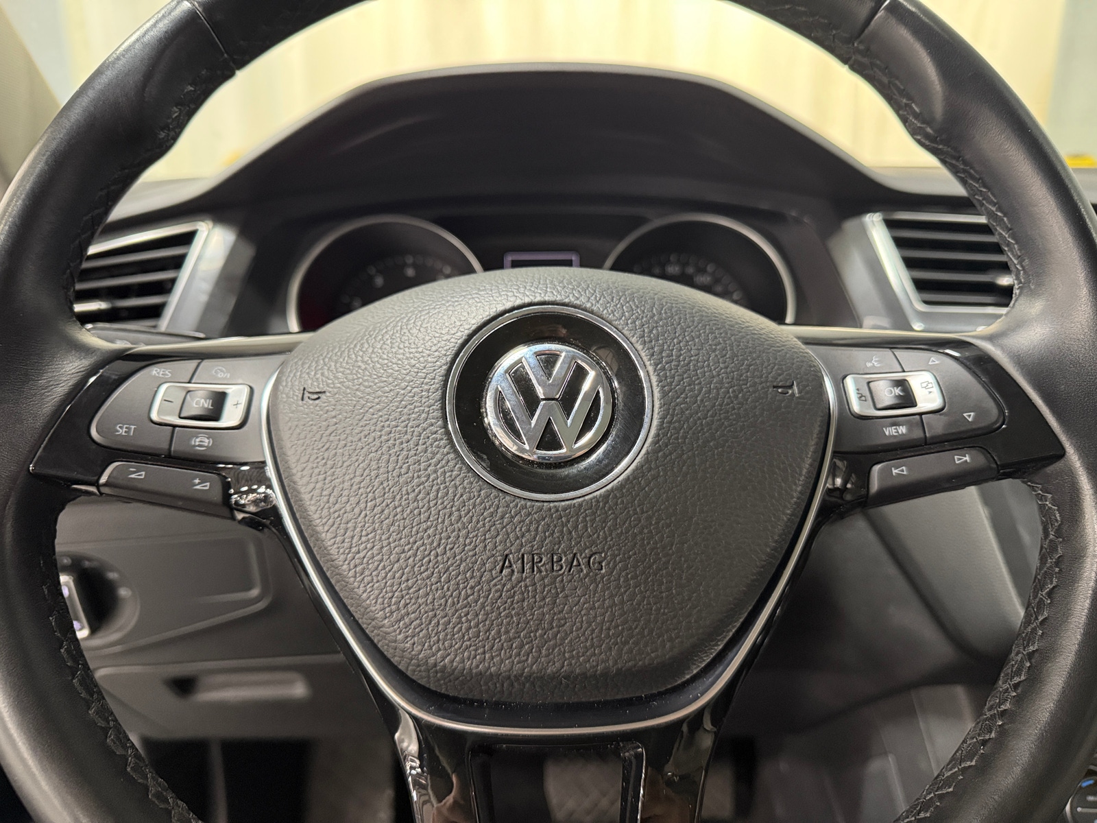 Thumbnail: 2019 Volkswagen Tiguan - 4