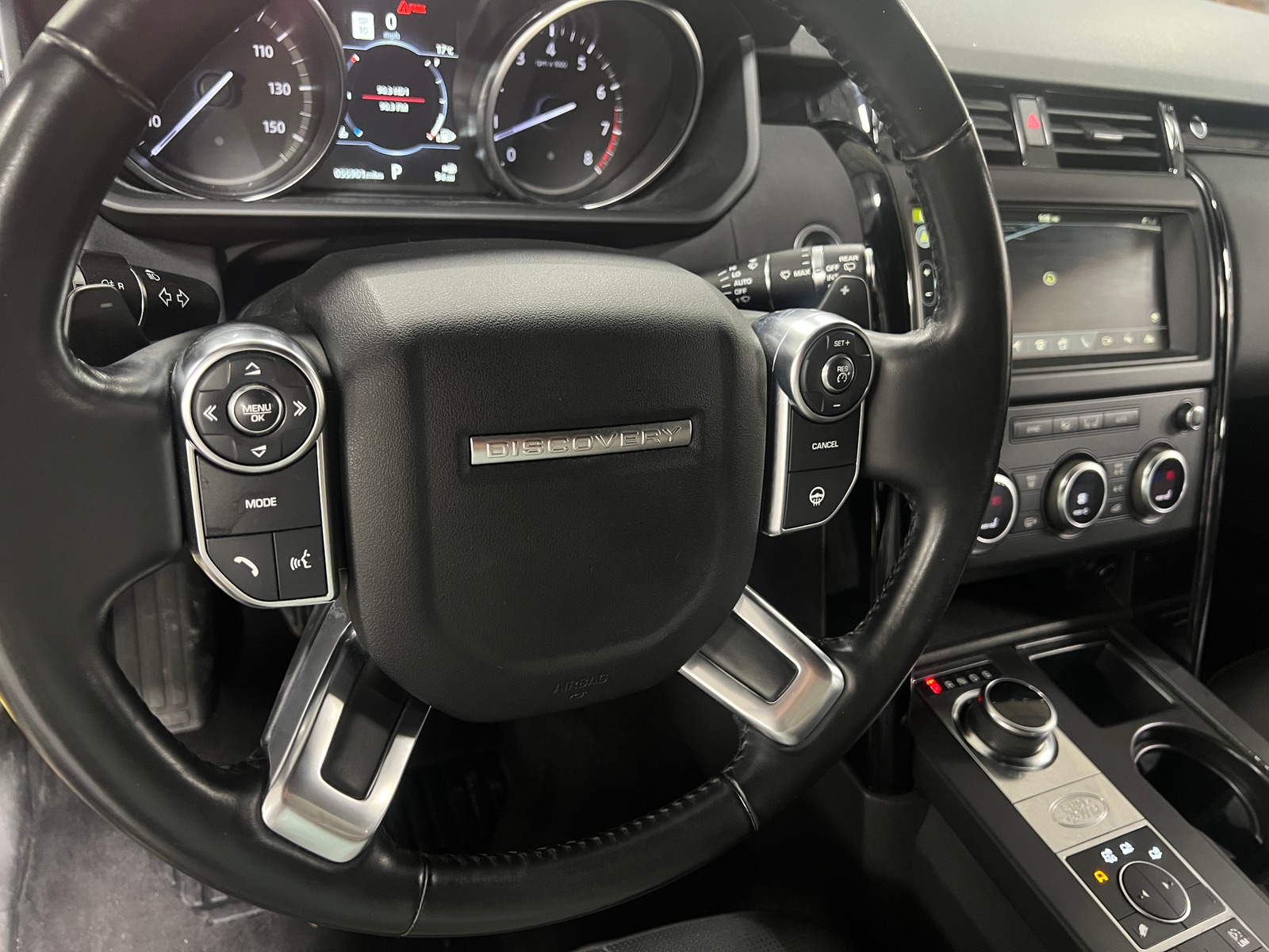 Thumbnail: 2018 Land Rover Discovery - 4