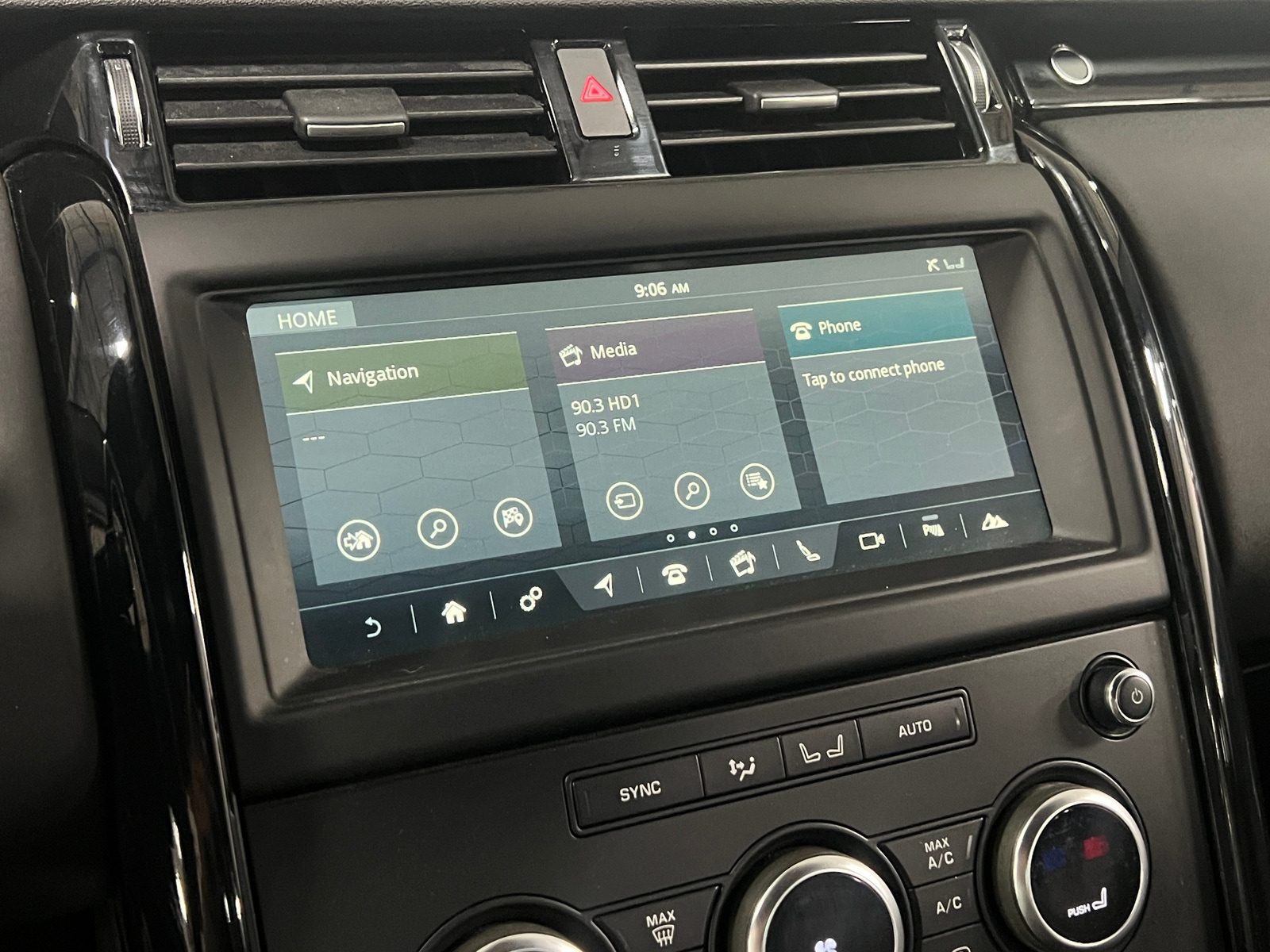 Thumbnail: 2018 Land Rover Discovery - 3