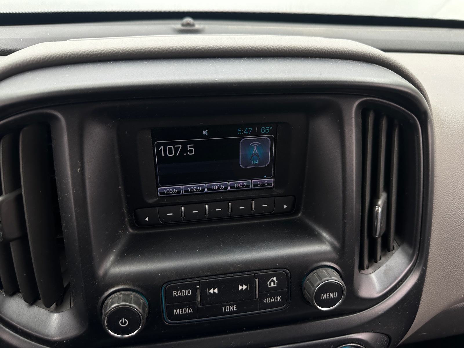 Thumbnail: 2015 Chevrolet Colorado - 4