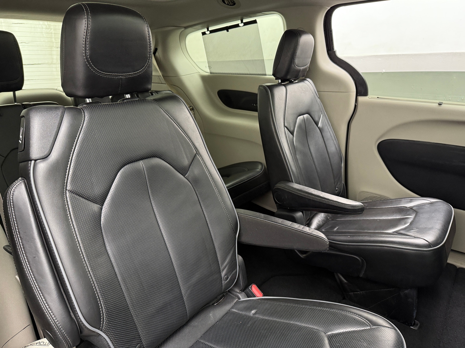 Thumbnail: 2018 Chrysler Pacifica - 5