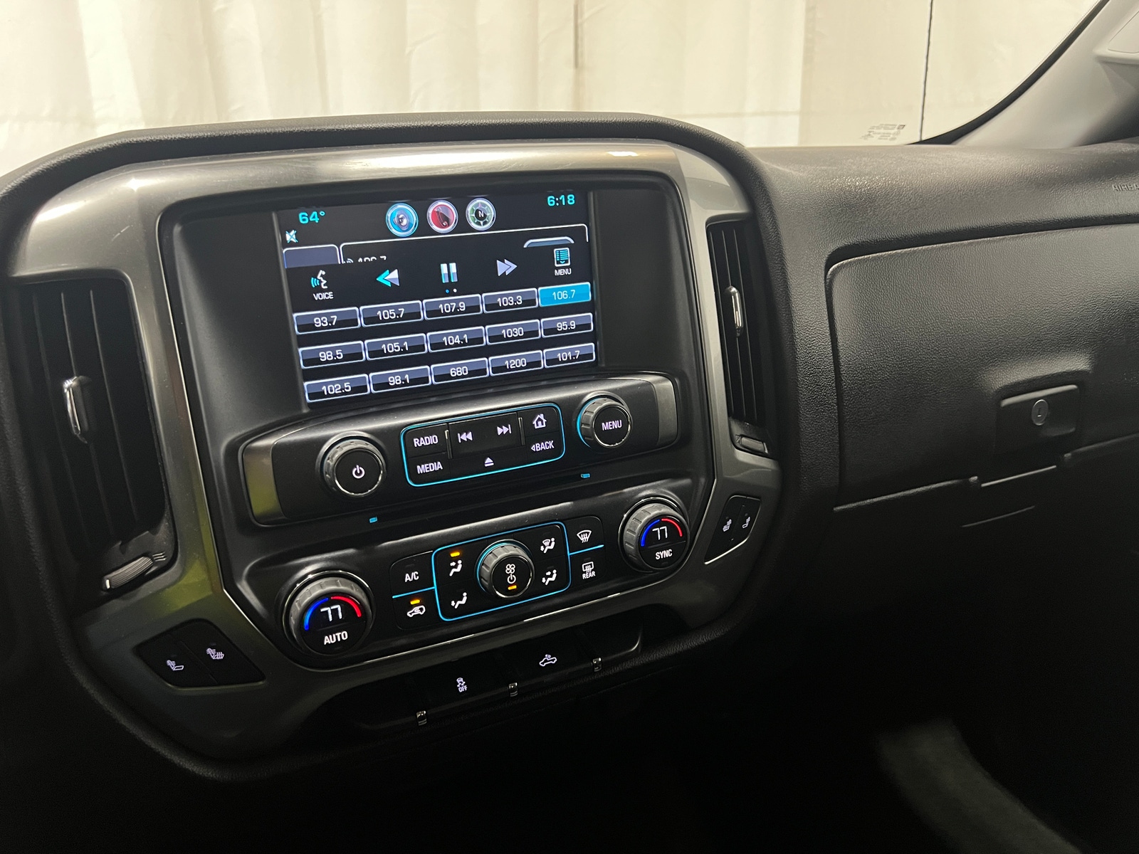 Thumbnail: 2016 Chevrolet Silverado 1500 - 4