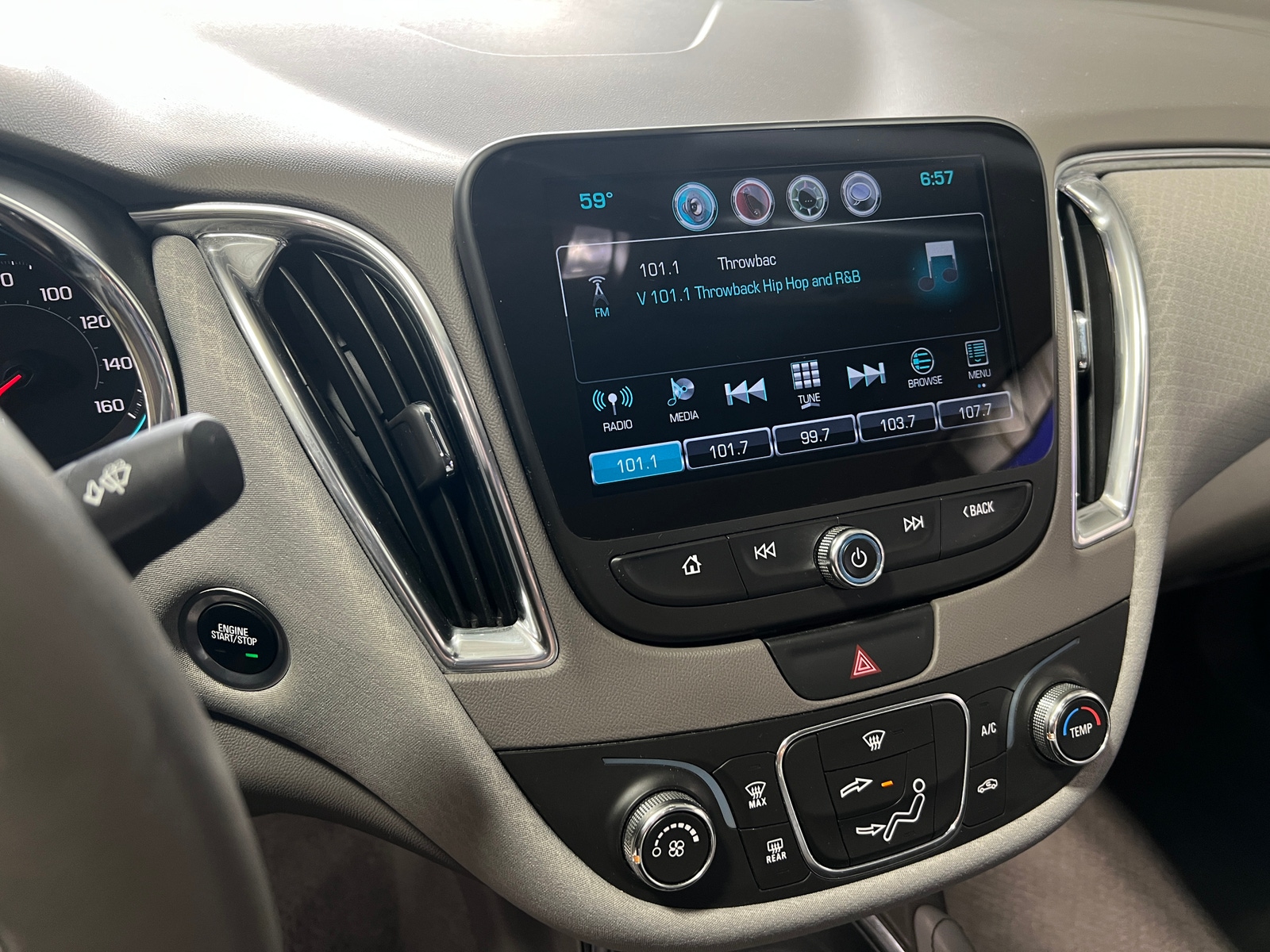 Thumbnail: 2016 Chevrolet Malibu - 4