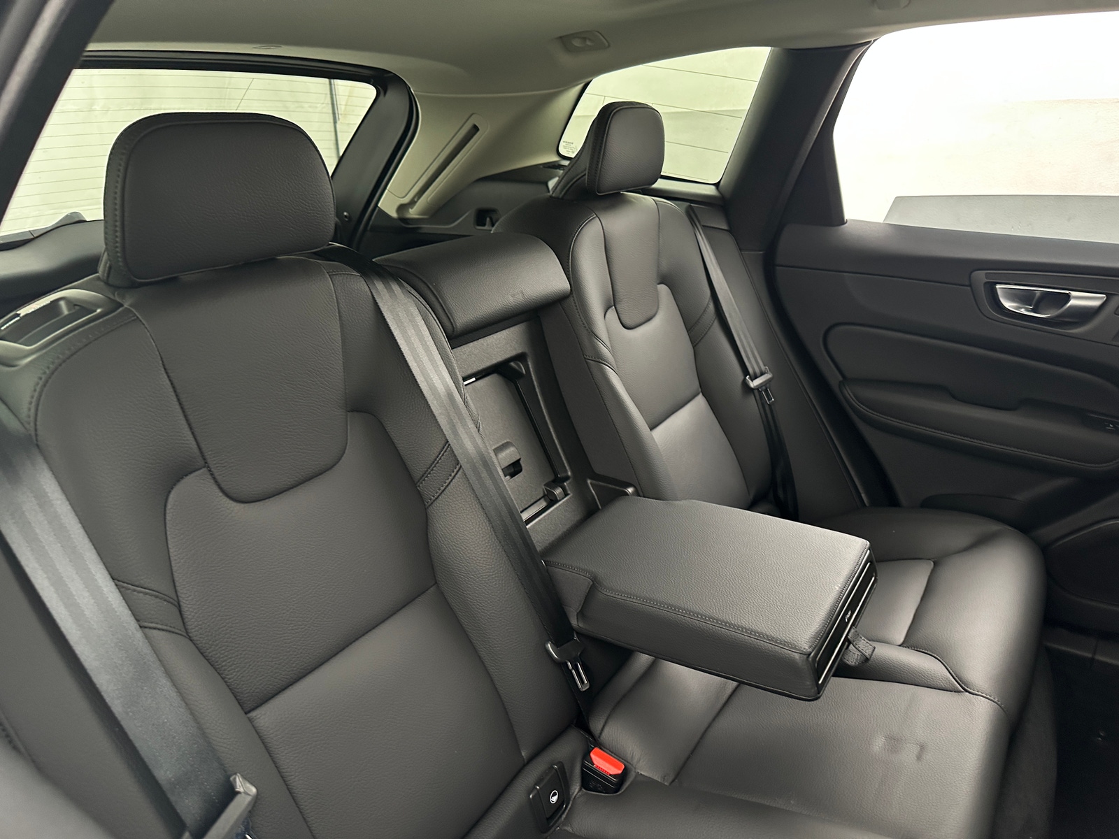 Thumbnail: 2025 Volvo XC60 - 5