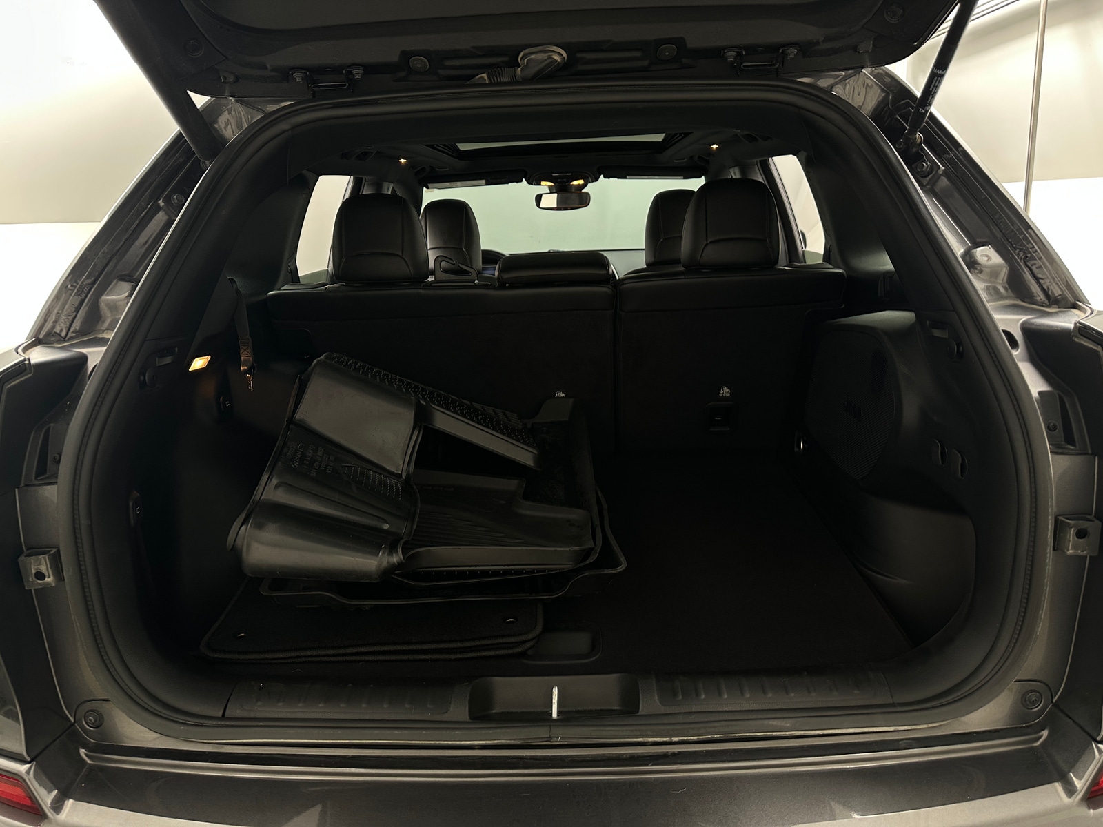 Thumbnail: 2021 Jeep Cherokee - 6