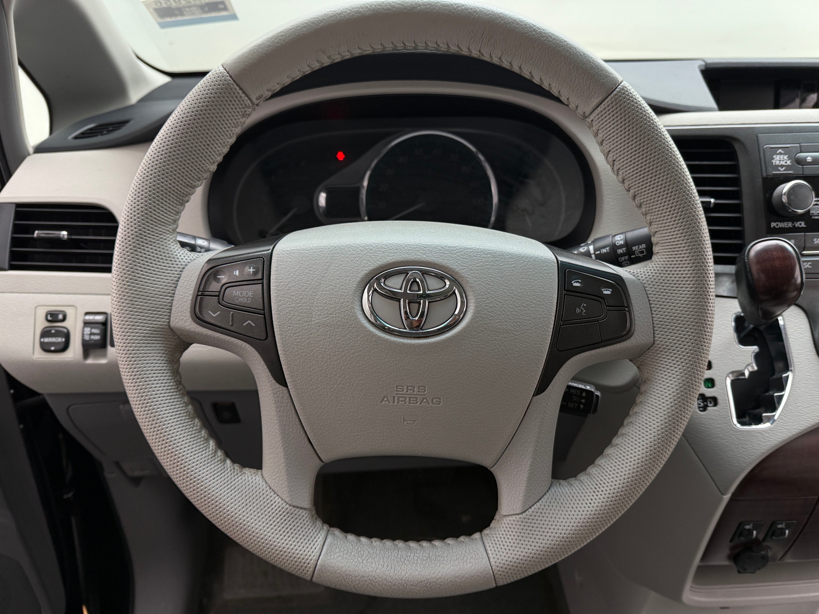 Thumbnail: 2014 Toyota Sienna - 4