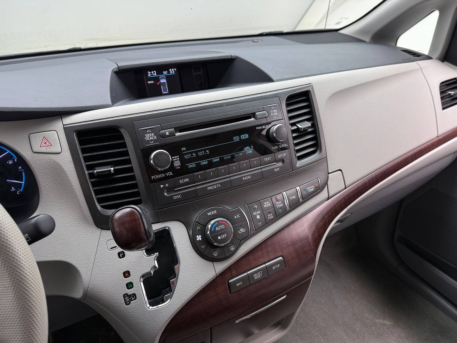 Thumbnail: 2014 Toyota Sienna - 3