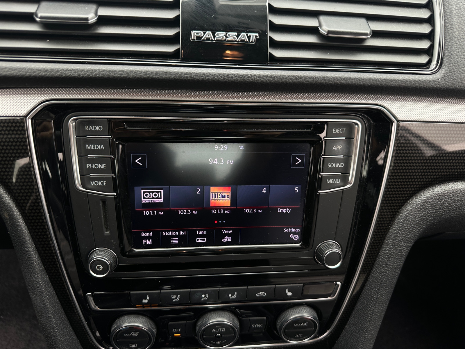 Thumbnail: 2018 Volkswagen Passat - 3