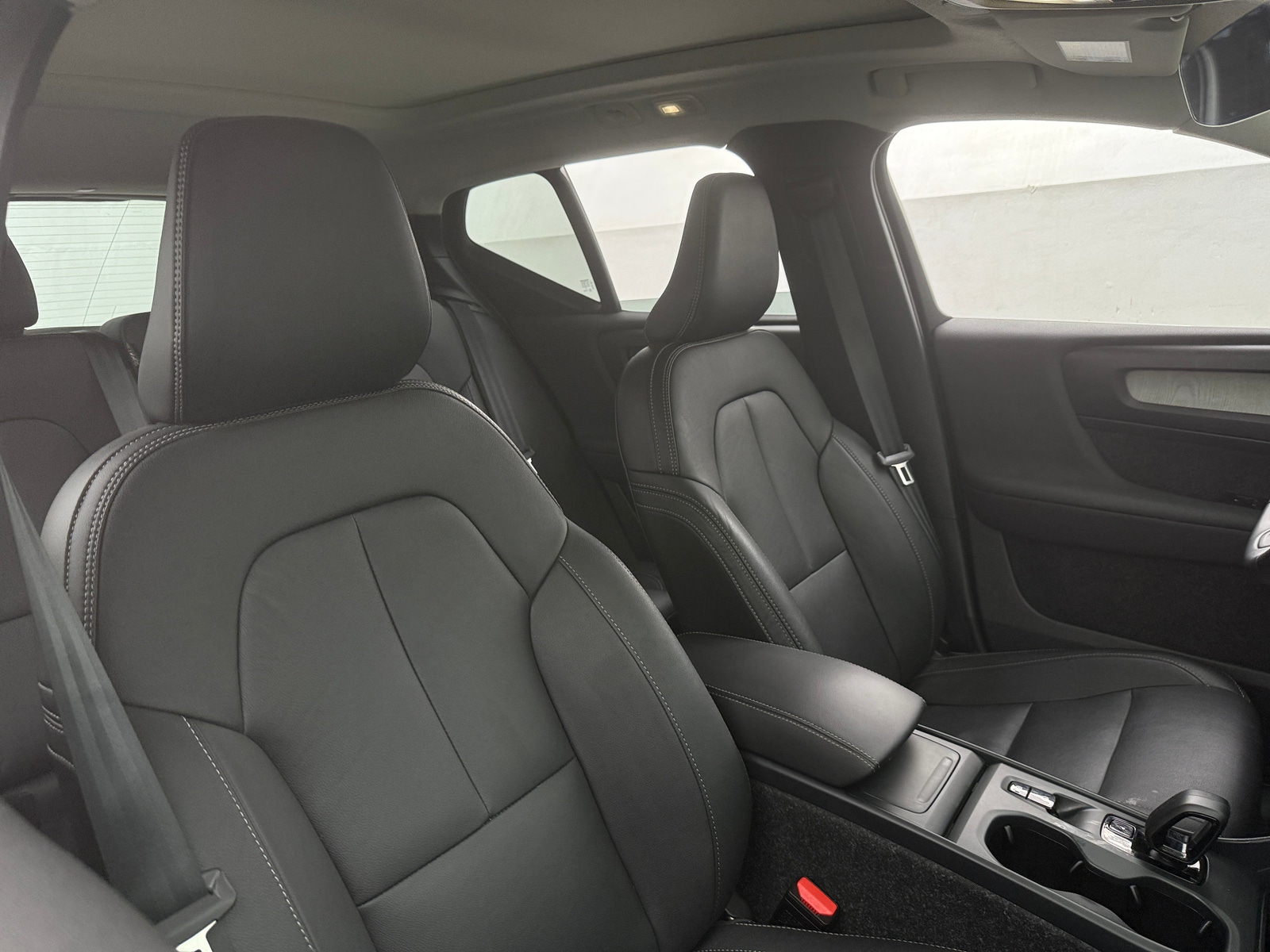 Thumbnail: 2025 Volvo XC40 - 2
