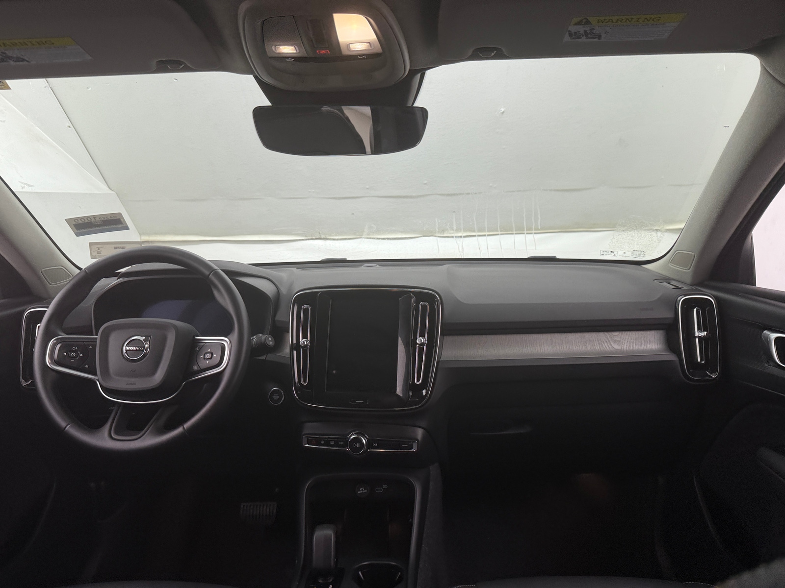 Thumbnail: 2025 Volvo XC40 - 3