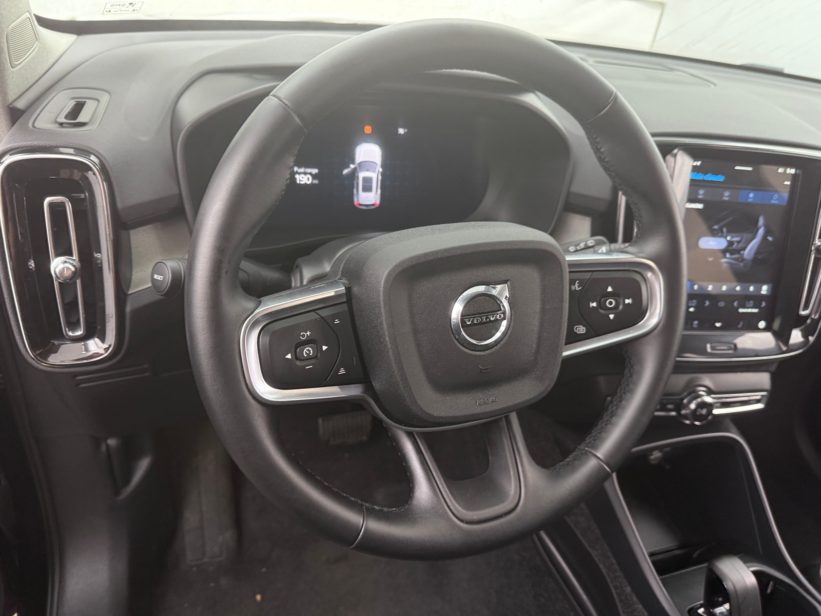 Thumbnail: 2025 Volvo XC40 - 5