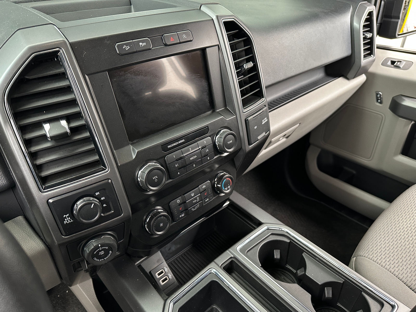 Thumbnail: 2019 Ford Econoline - 4