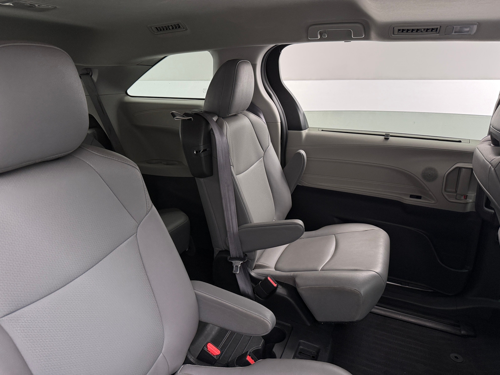 Thumbnail: 2022 Toyota Sienna - 5