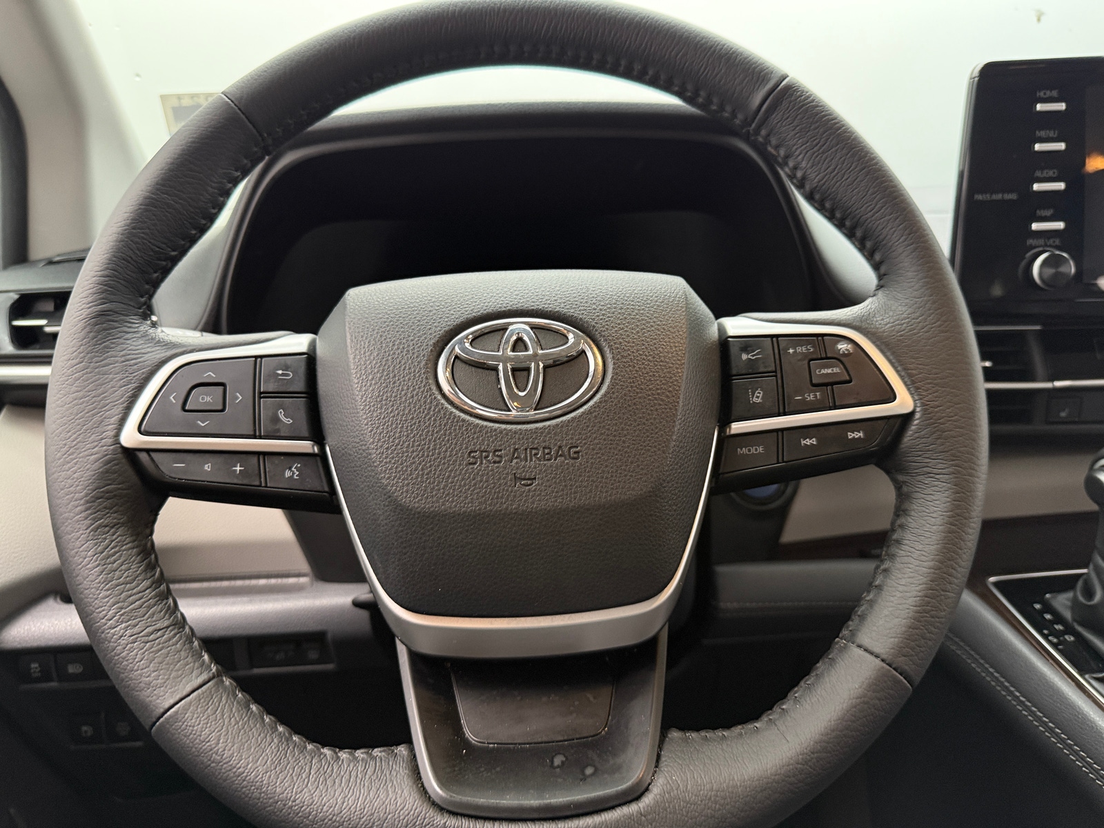 Thumbnail: 2022 Toyota Sienna - 4