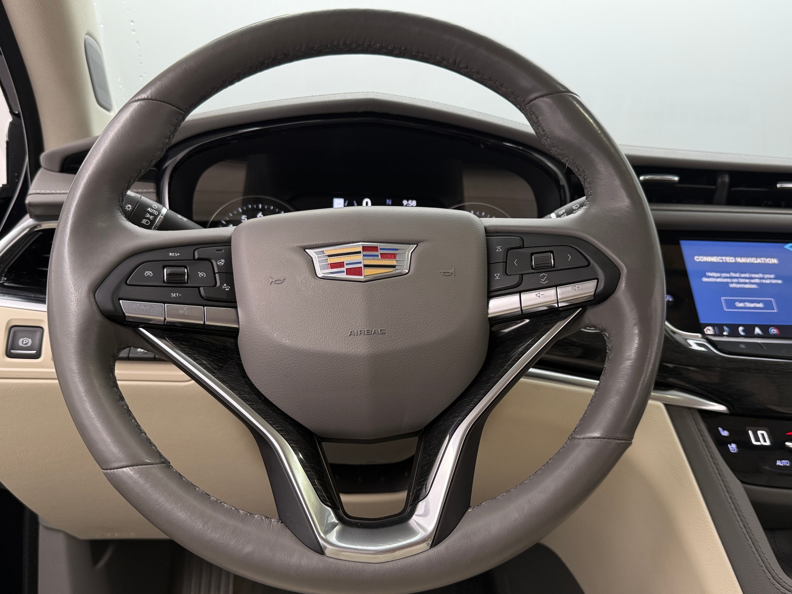 Thumbnail: 2022 Cadillac XT6 - 4