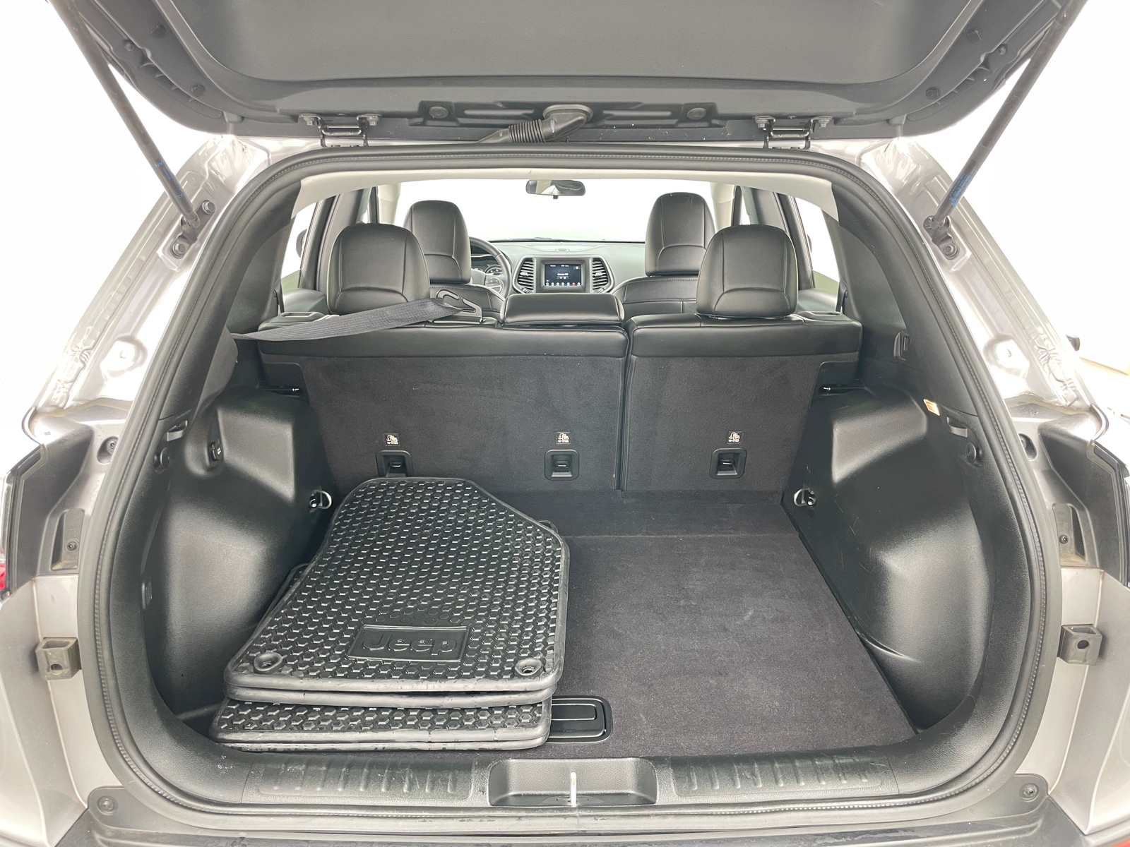 Thumbnail: 2019 Jeep Cherokee - 7