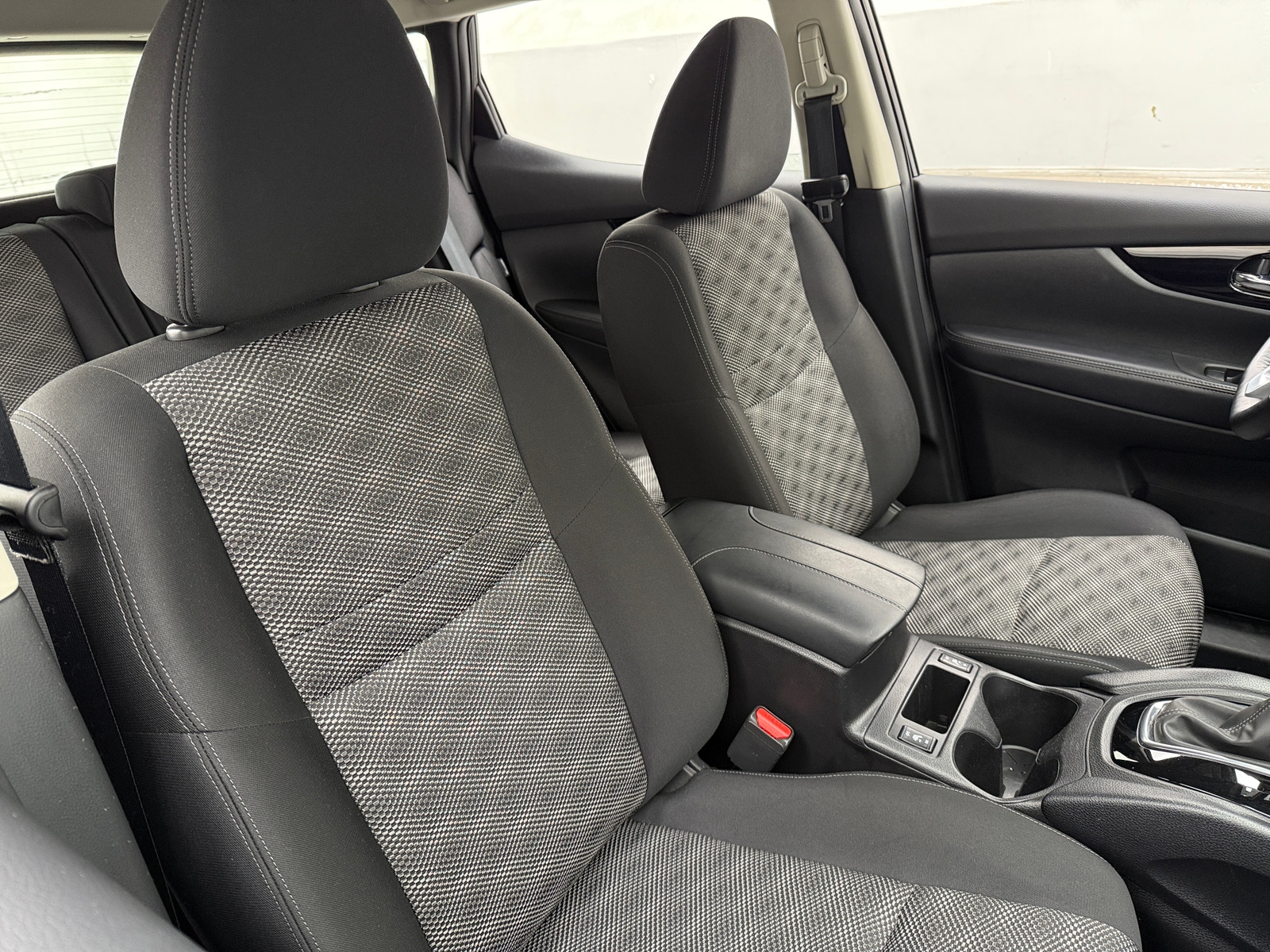 Thumbnail: 2021 Nissan Rogue Sport - 2