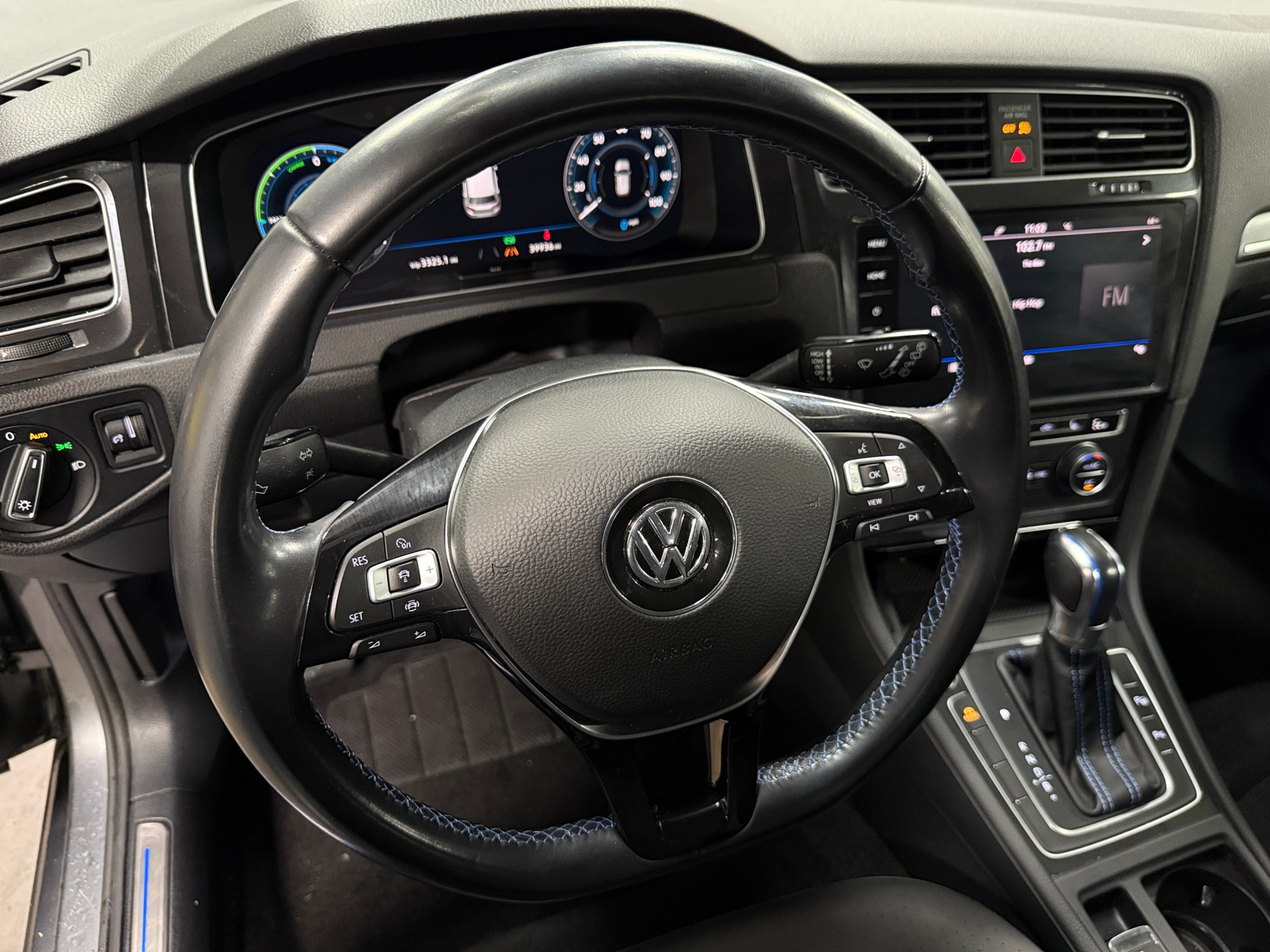Thumbnail: 2019 Volkswagen e-Golf - 4
