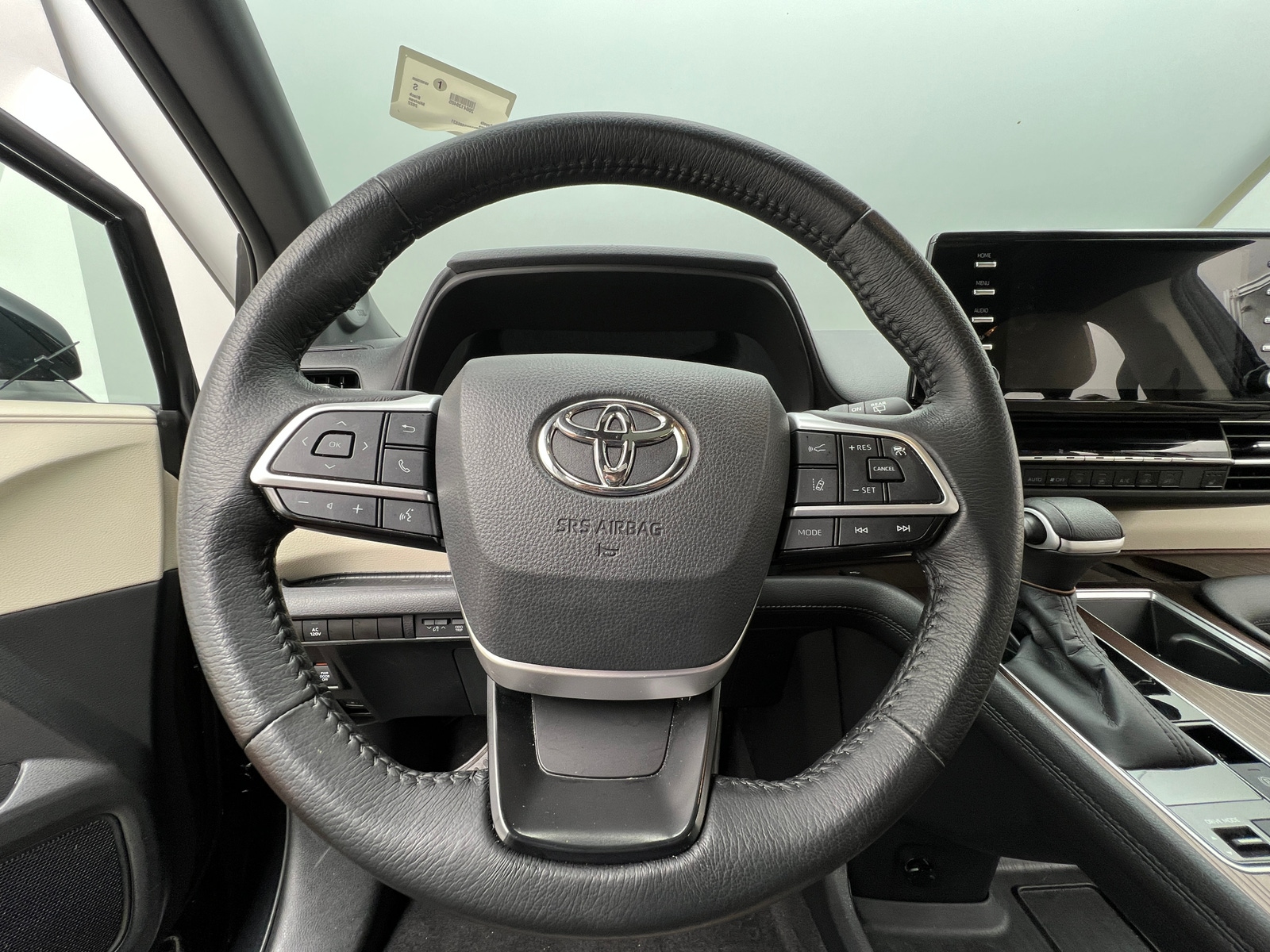 Thumbnail: 2022 Toyota Sienna - 4