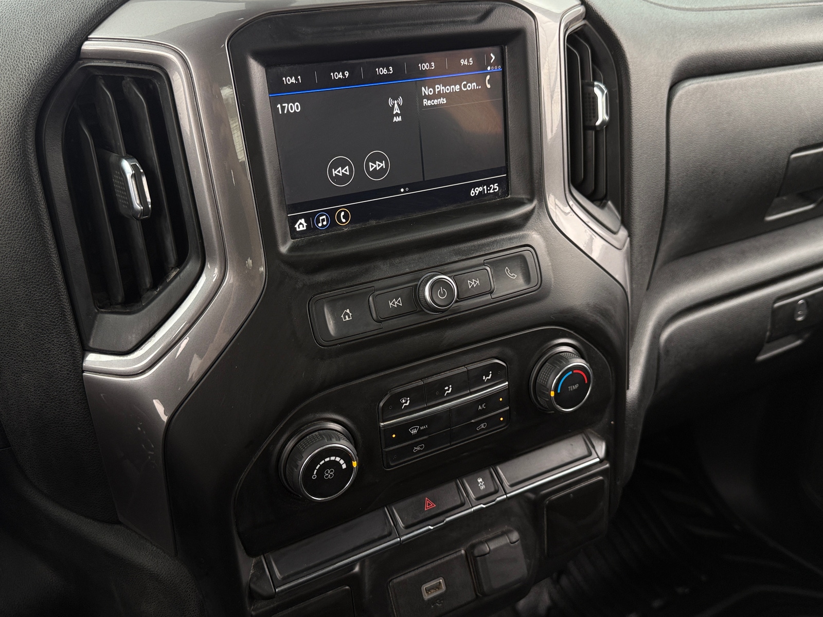 Thumbnail: 2020 Chevrolet Silverado 1500 - 4