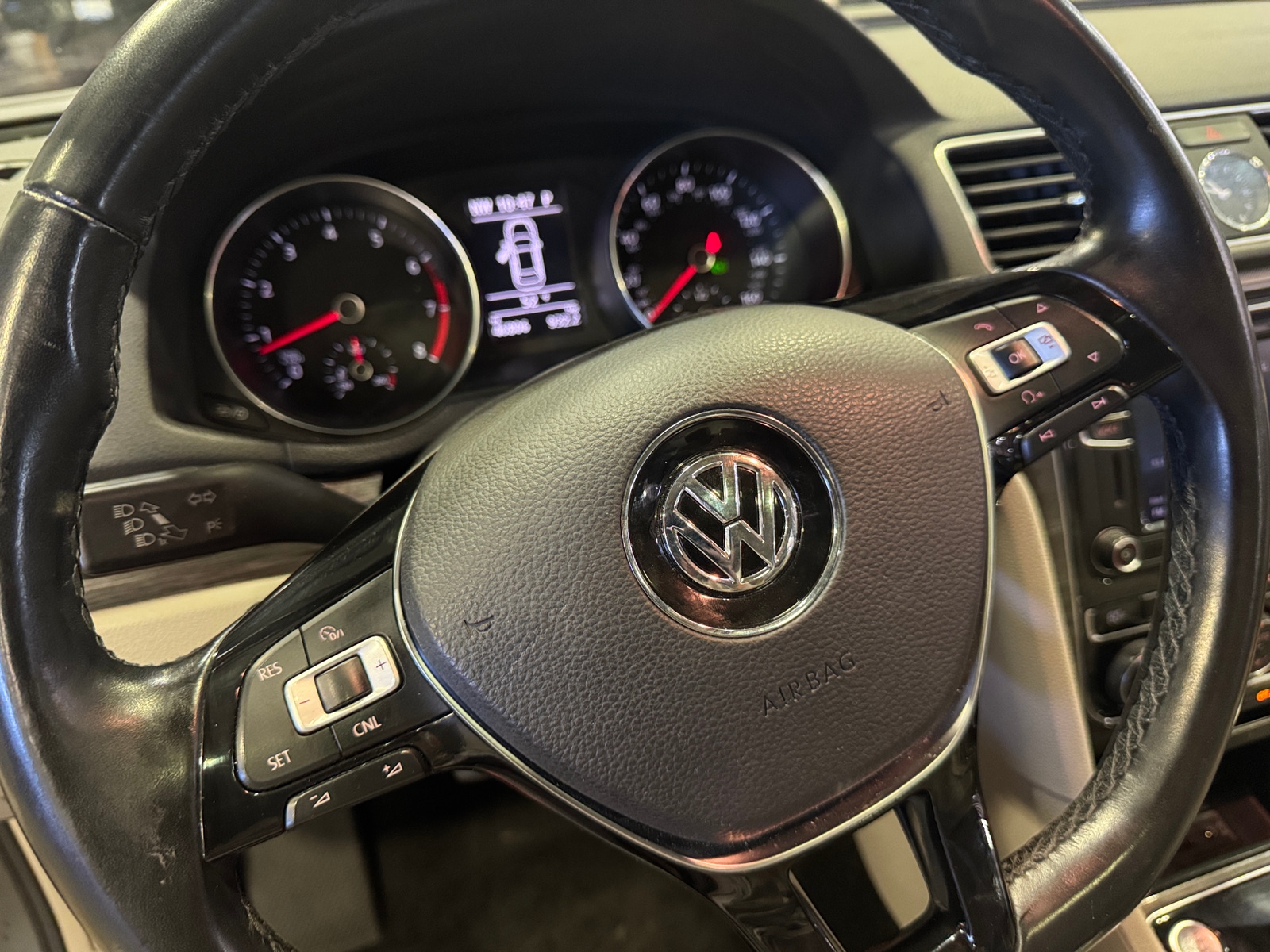 Thumbnail: 2017 Volkswagen Passat - 4