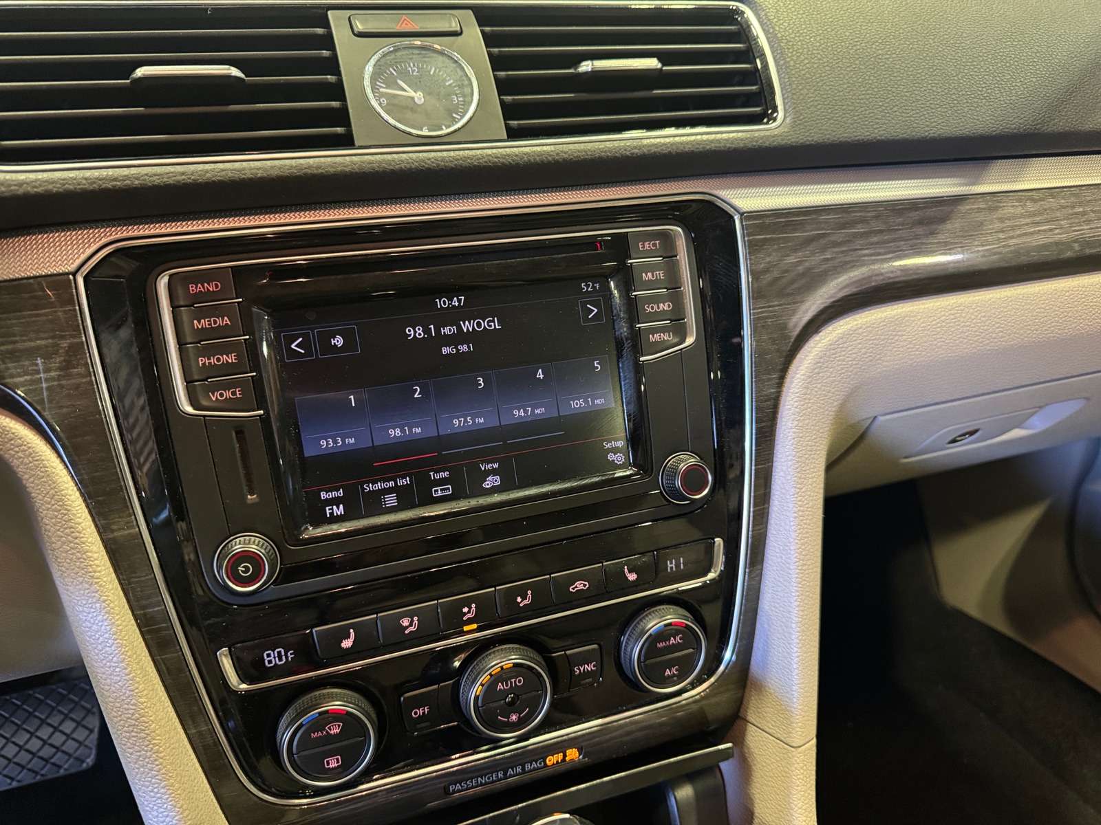 Thumbnail: 2017 Volkswagen Passat - 3