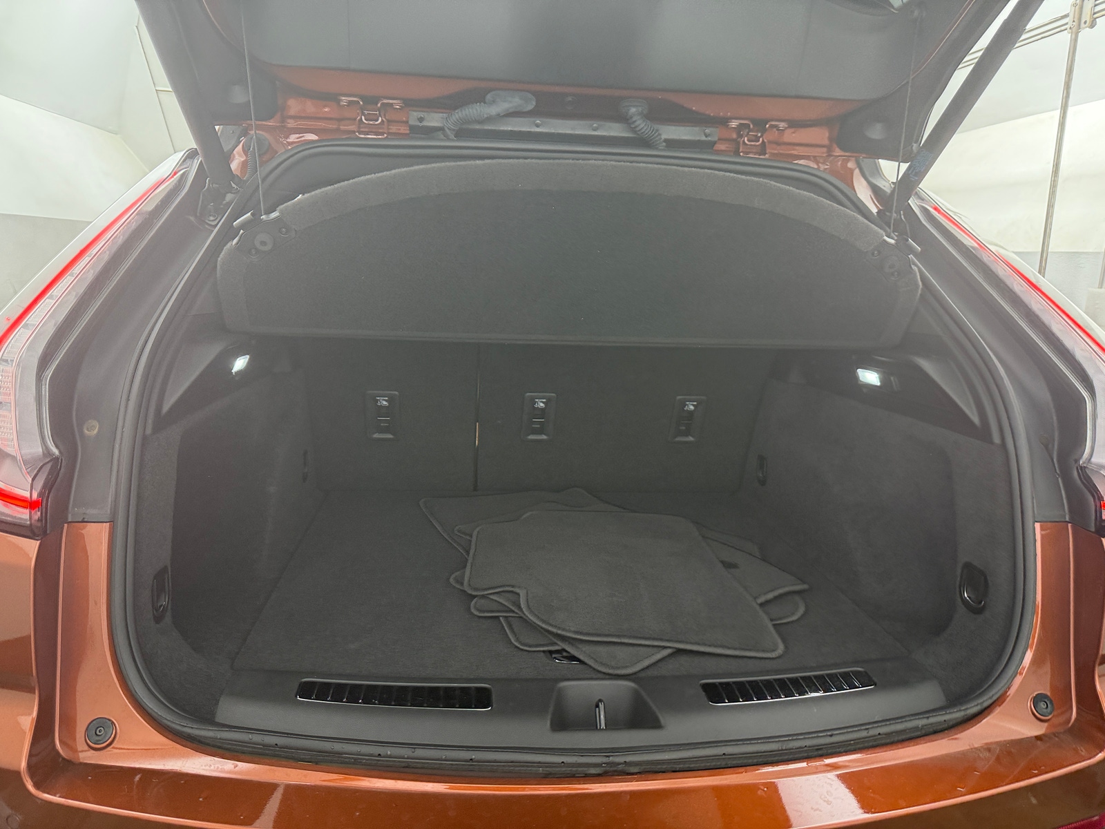 Thumbnail: 2019 Cadillac XT4 - 6