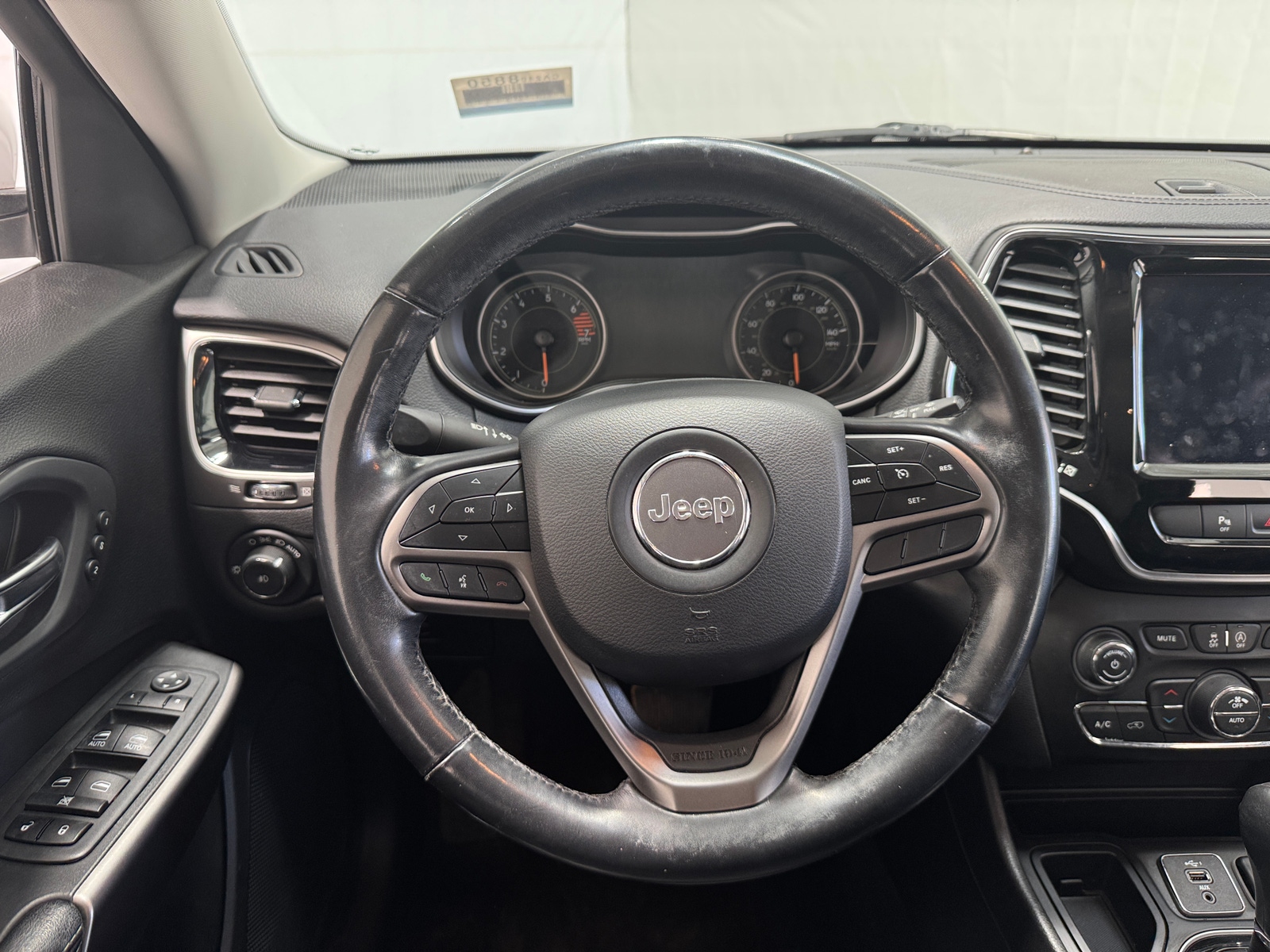 Thumbnail: 2019 Jeep Cherokee - 4
