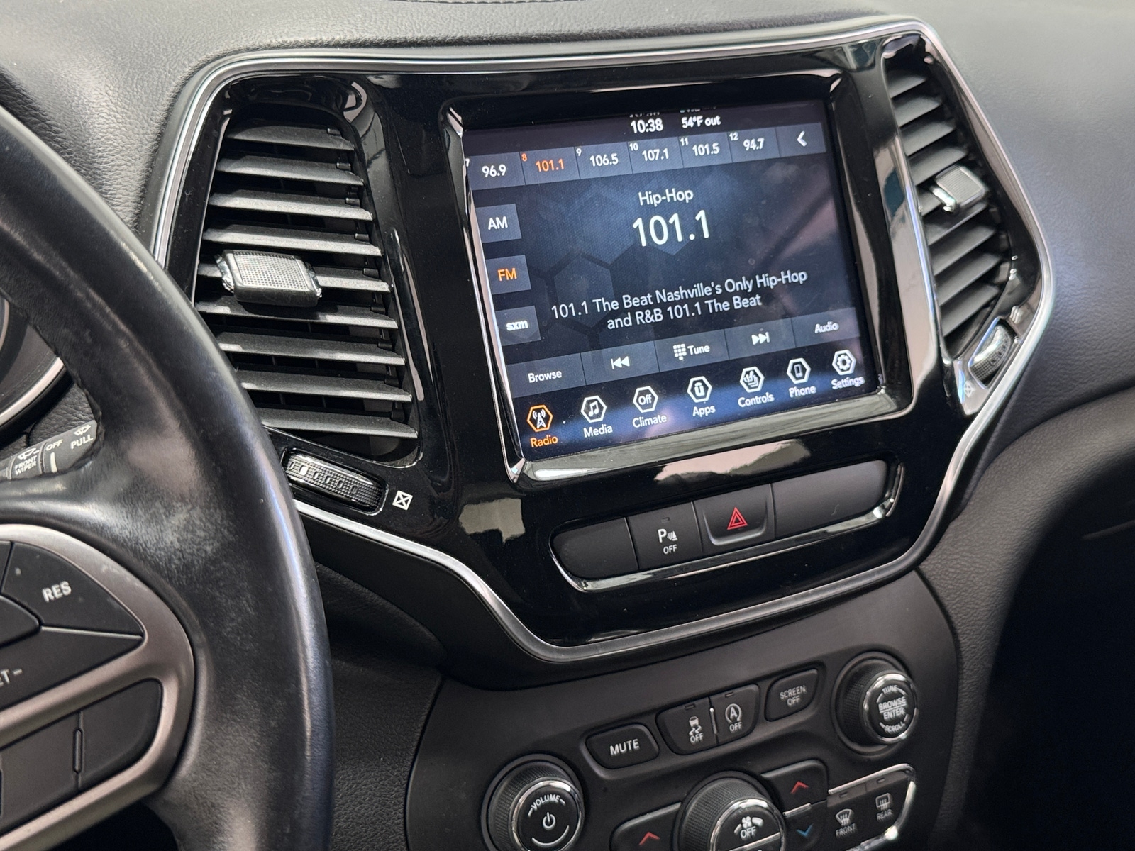 Thumbnail: 2019 Jeep Cherokee - 3