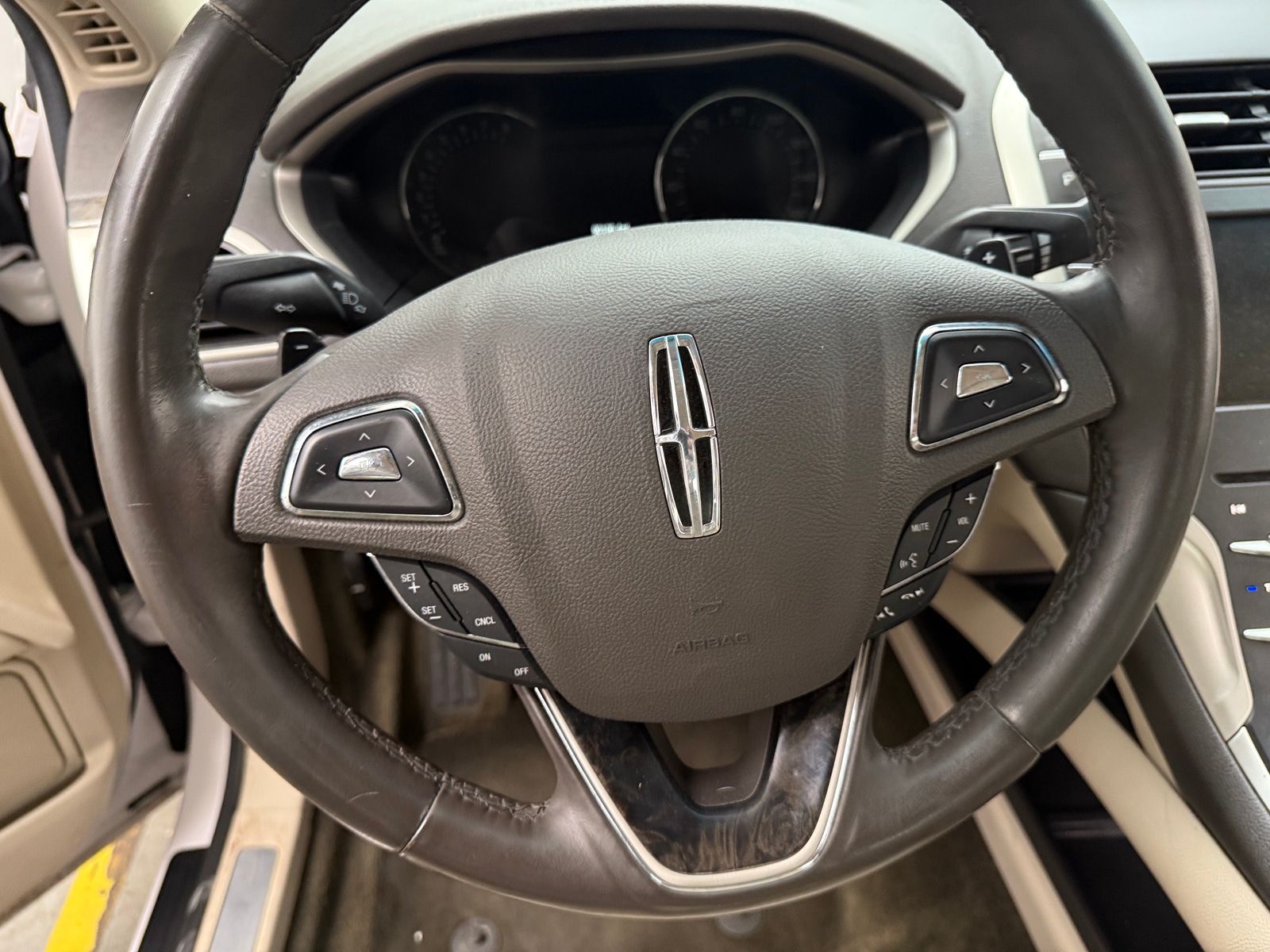 Thumbnail: 2016 Lincoln MKZ - 4